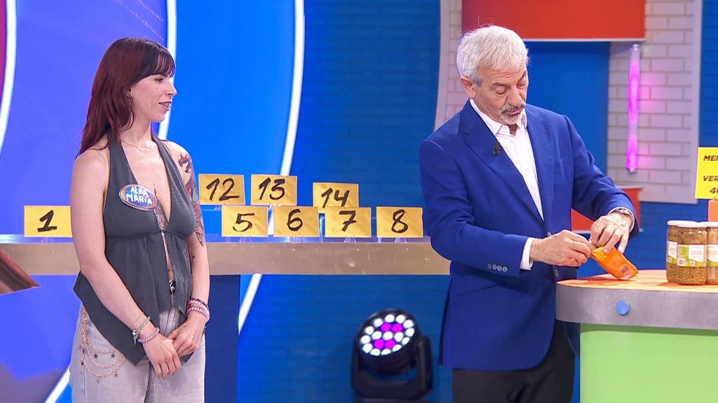 Carlos Sobera sorprende a Tania Medina y a una concursante por lo que hace con uno de los productos