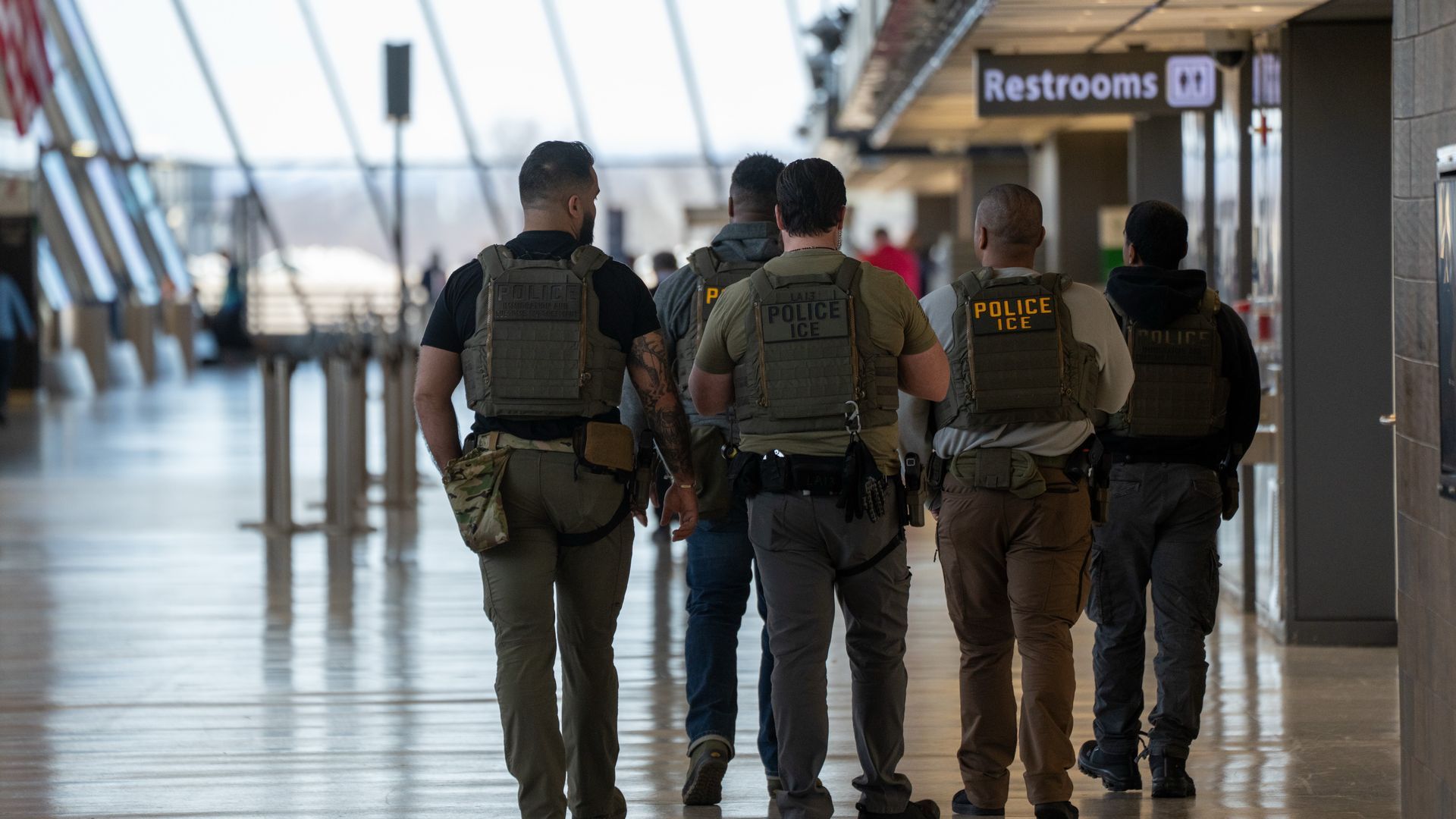 EuropaPress_7392338_24_march_2026_us_dulles_immigration_and_customs_enforcement_ice_agents EuropaPress_7392338_24_march_2026_us_dulles_immigration_and_customs_enforcement_ice_agents