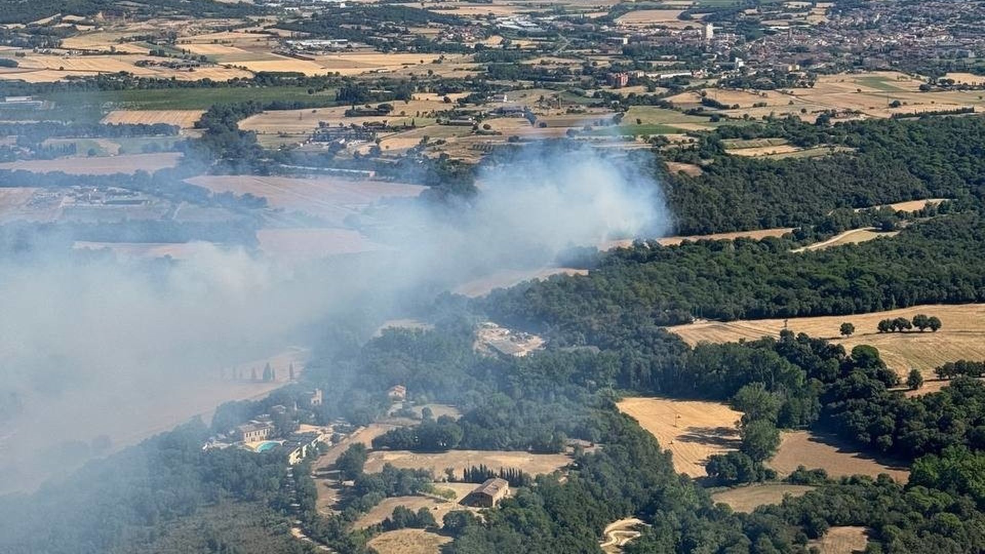 Incendio de vegetación en La Bisbal d'Empordà (Girona) Incendio de vegetación en La Bisbal d'Empordà (Girona)