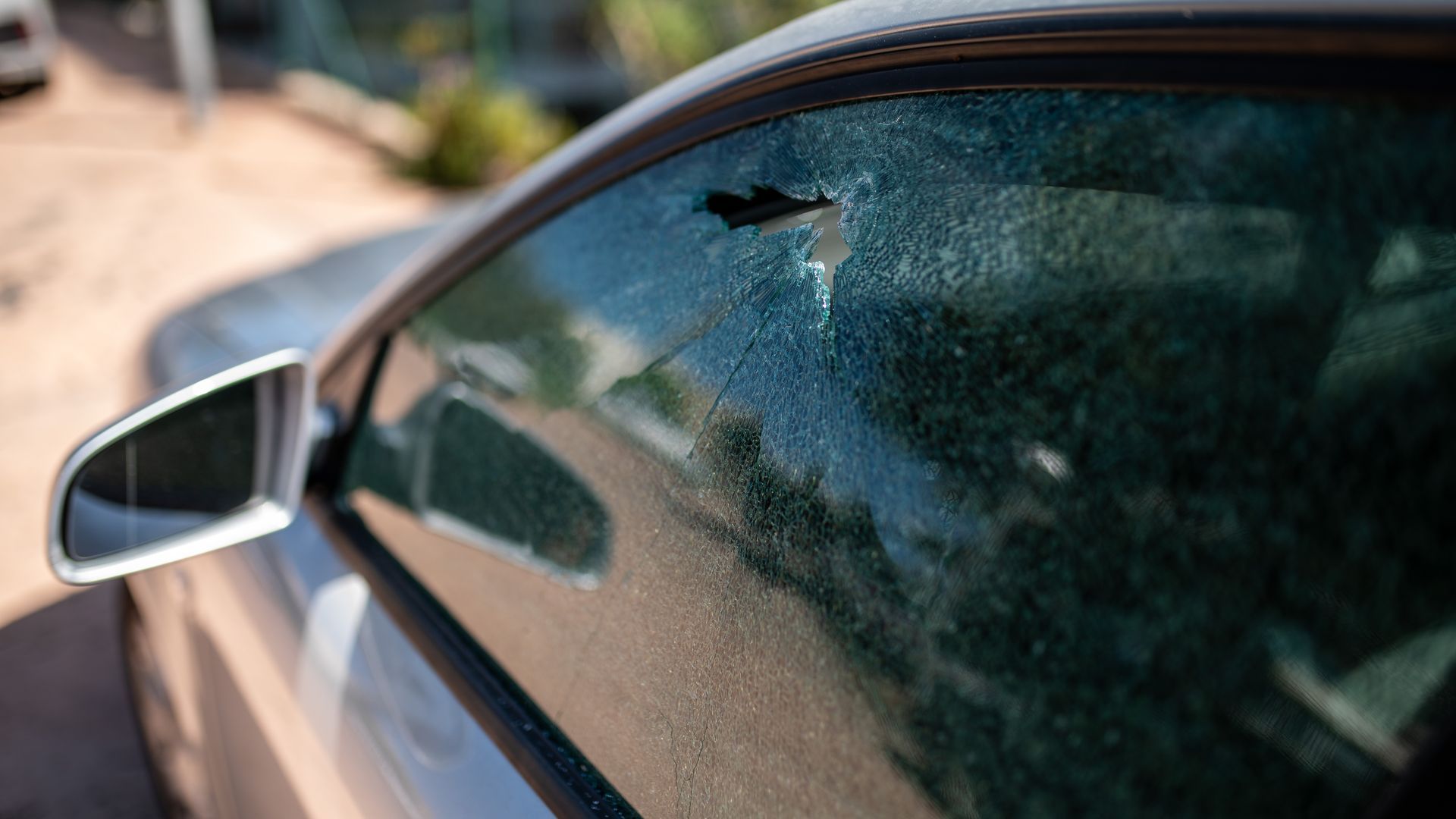 Investigan varios disparos contra un vehículo de alta gama en La Envía de Vícar, Almería, sin heridos Investigan varios disparos contra un vehículo de alta gama en La Envía de Vícar, Almería, sin heridos