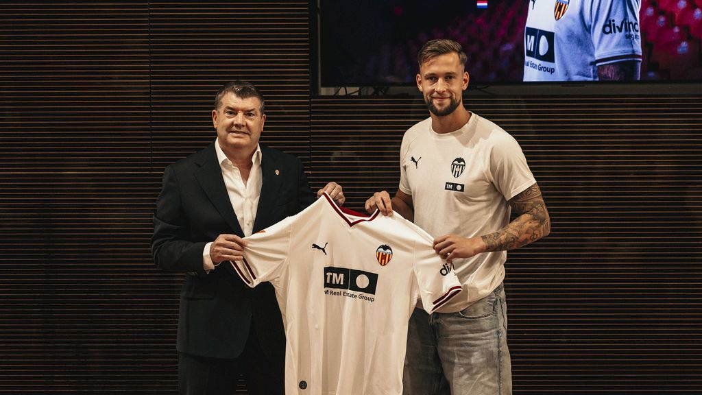 Justin De Haas, presentado con el Valencia CF