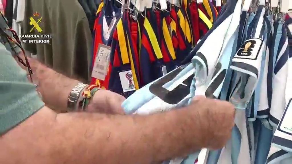 La nueva operación de la Guardia Civil contra la falsificación de camisetas del Mundial