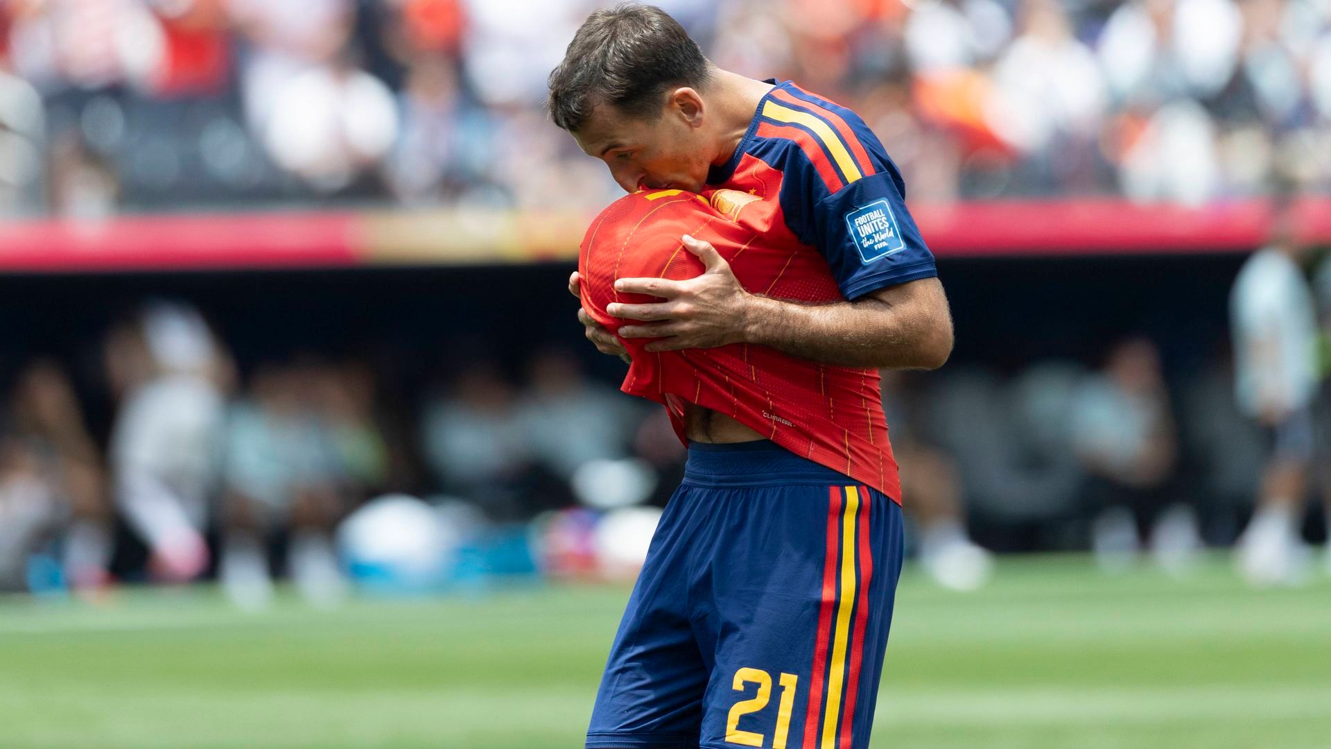 Mikel Oyarzabal anuncia en el Mundial que será padre de nuevo, tras el nacimiento de su hijo Martín