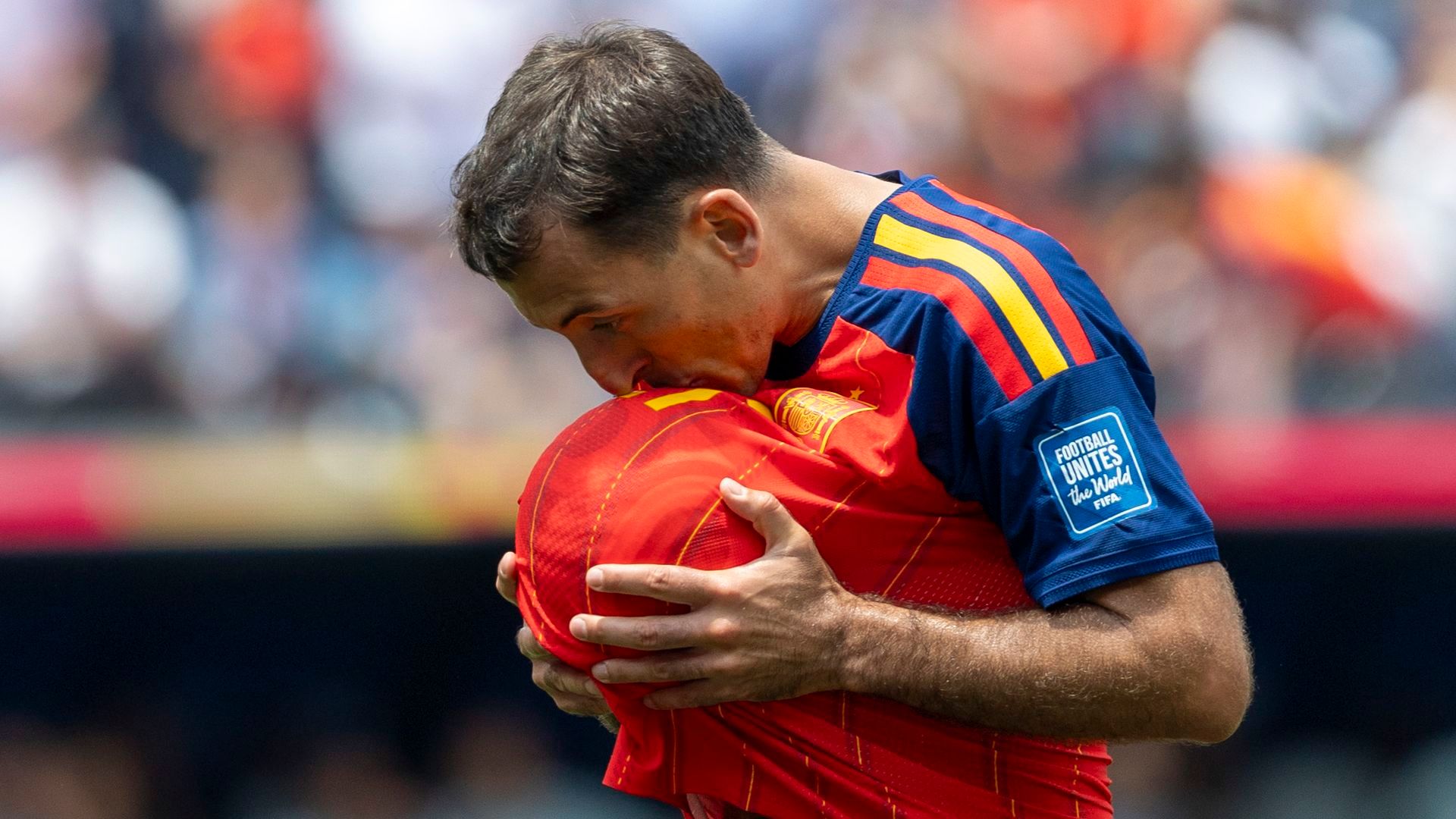 Mikel Oyarzabal tras el gol