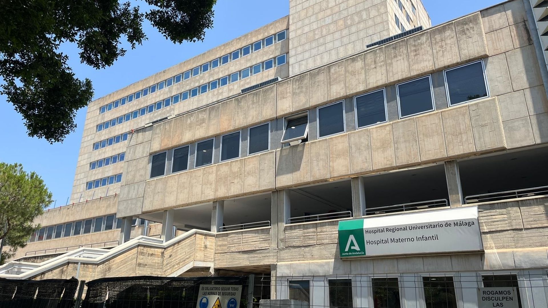 Operan de la mandíbula a un bebé de un mes en un hospital de Málaga: la alteración genética que no le permitía respirar Operan de la mandíbula a un bebé de un mes en un hospital de Málaga: la alteración genética que no le permitía respirar