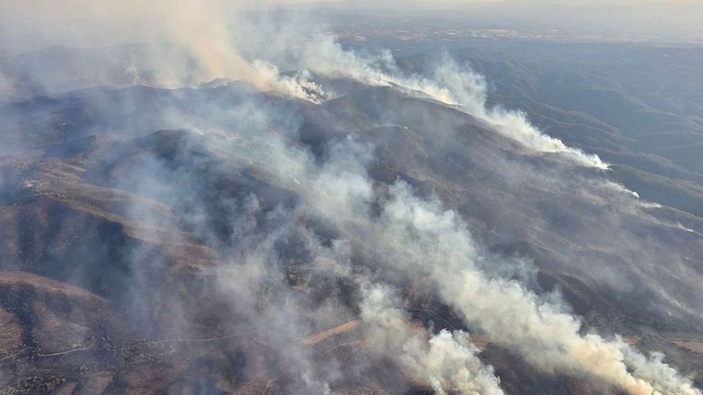 Salvador Illa anuncia el cierre del parque natural de Las Gavarres por el incendio de la Bisbal d'Empordà, Girona: "En el peor de los escenarios" podría arder entero