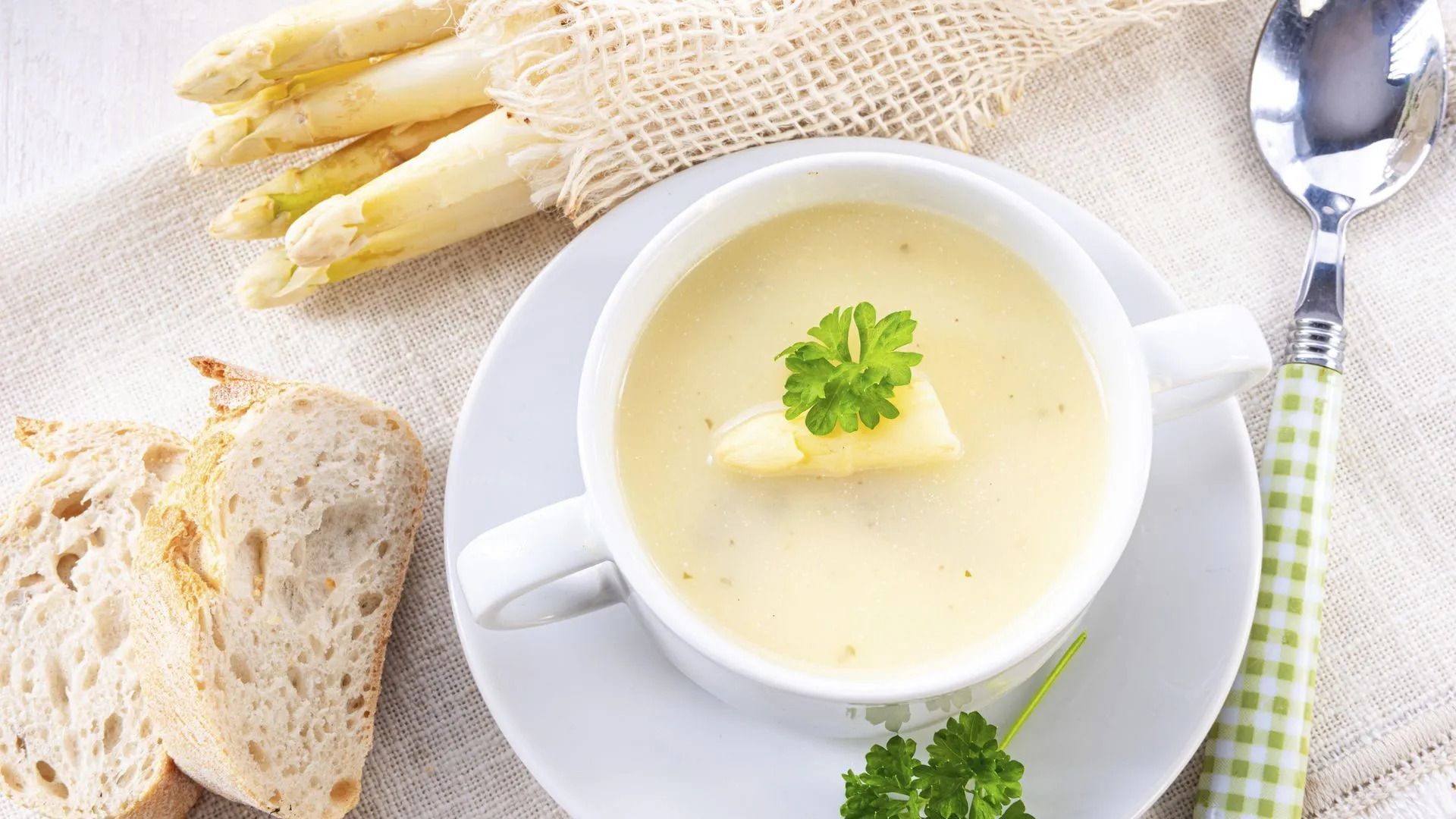 Crema fría de espárragos. Crema fría de espárragos.