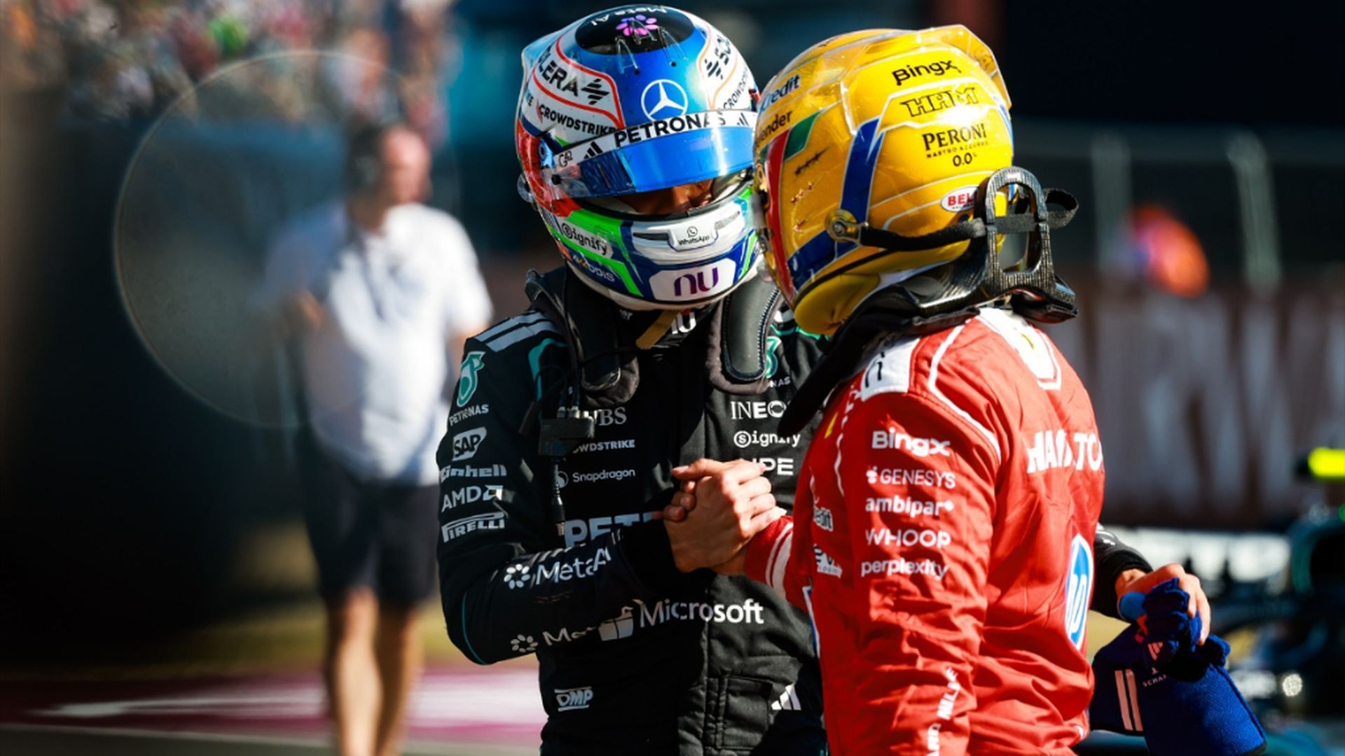 Kimi Antonelli y Lewis Hamilton, en Silverstone