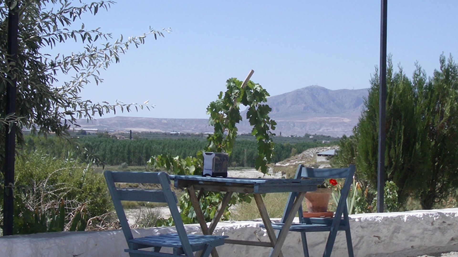 La terraza del restaurante Cuevas Aljatib. La terraza del restaurante Cuevas Aljatib.