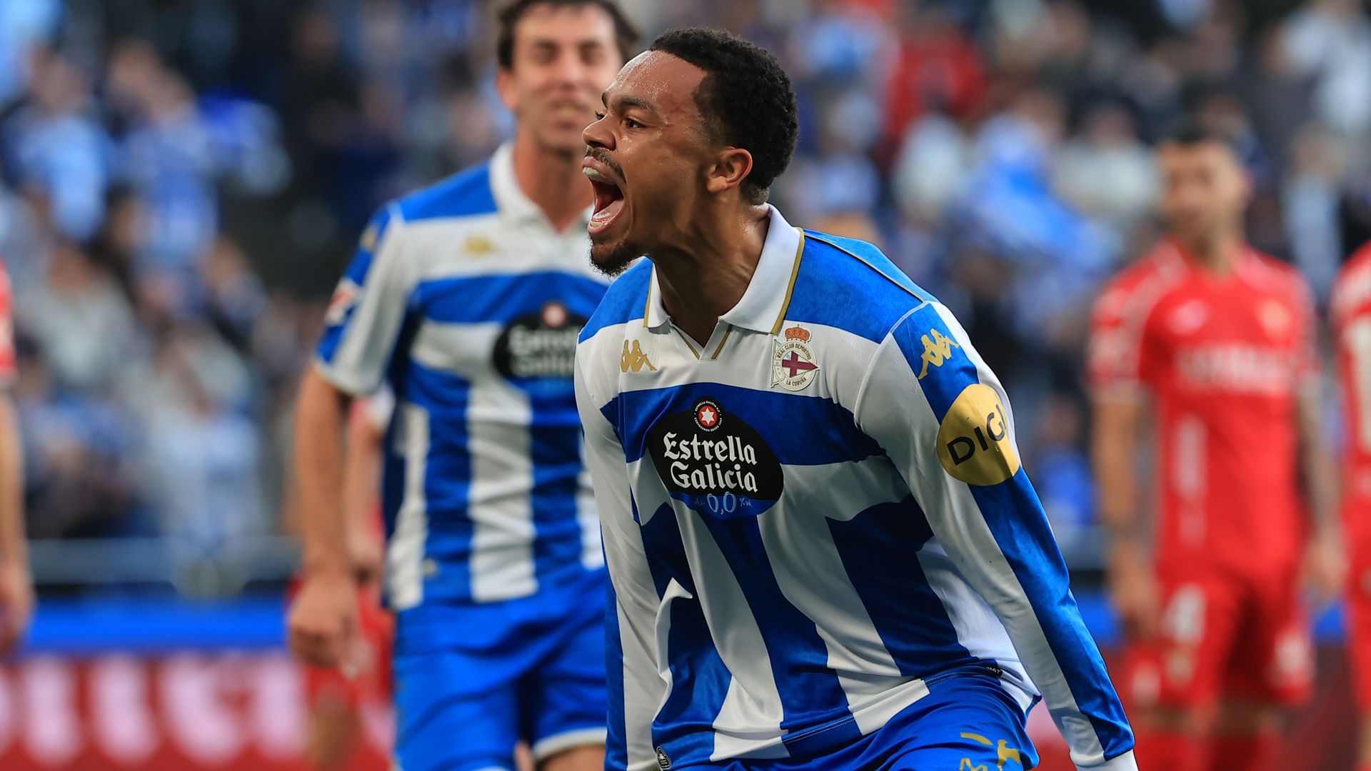 Lucas Noubi celebra un gol