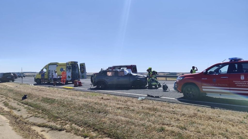 Cuatro personas de la misma familia mueren en accidente de tráfico en Herrera de Pisuerga, Palencia: una menor está herida grave