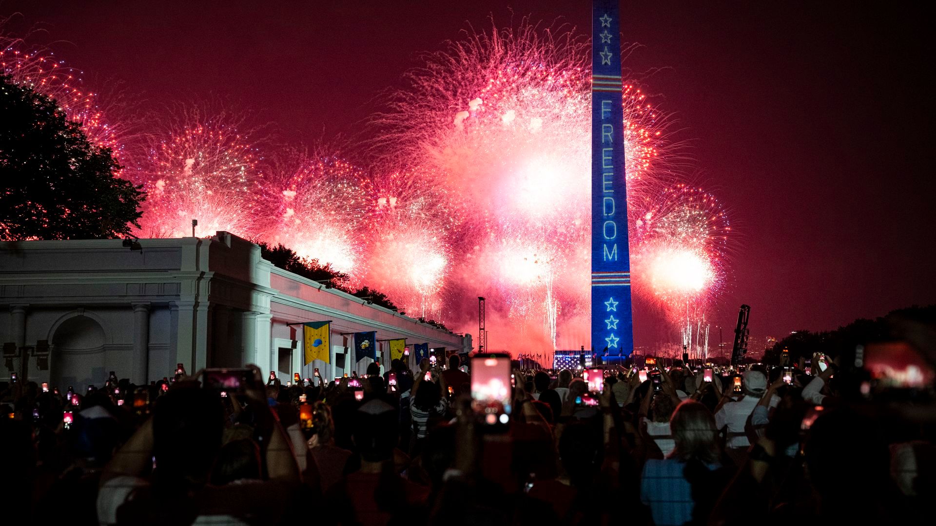 Donald Trump culmina el aniversario de EEUU entre fuegos artificiales