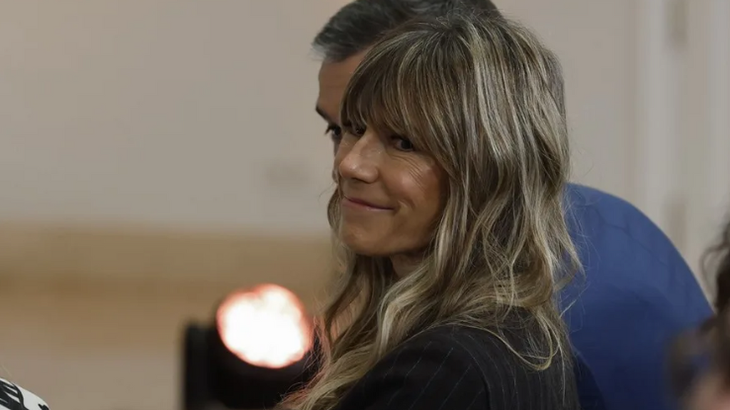 El juez Peinado sigue sin decidir si autoriza a Begoña Gómez a viajar a la cumbre de la OTAN y a Londres