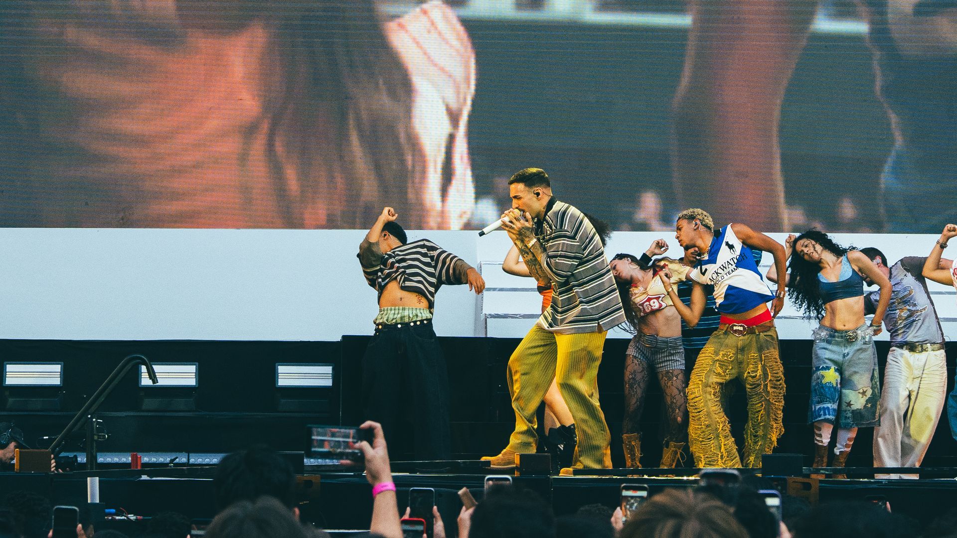 Rels B arrasa en Madrid y hace historia con el cierre de su gira en el Estadio Metropolitano con la compañía de muchos invitados Rels B arrasa en Madrid y hace historia con el cierre de su gira en el Estadio Metropolitano con la compañía de muchos invitados