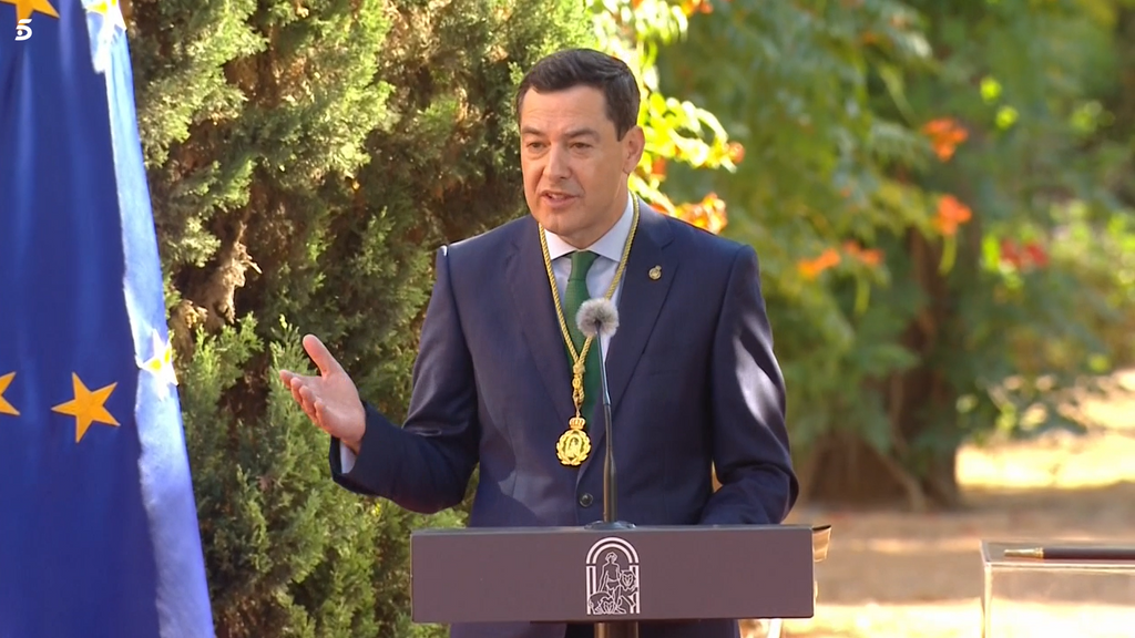 Juanma Moreno toma posesión y promete ser "fiel" a la vía andaluza del diálogo tras pactar con Vox
