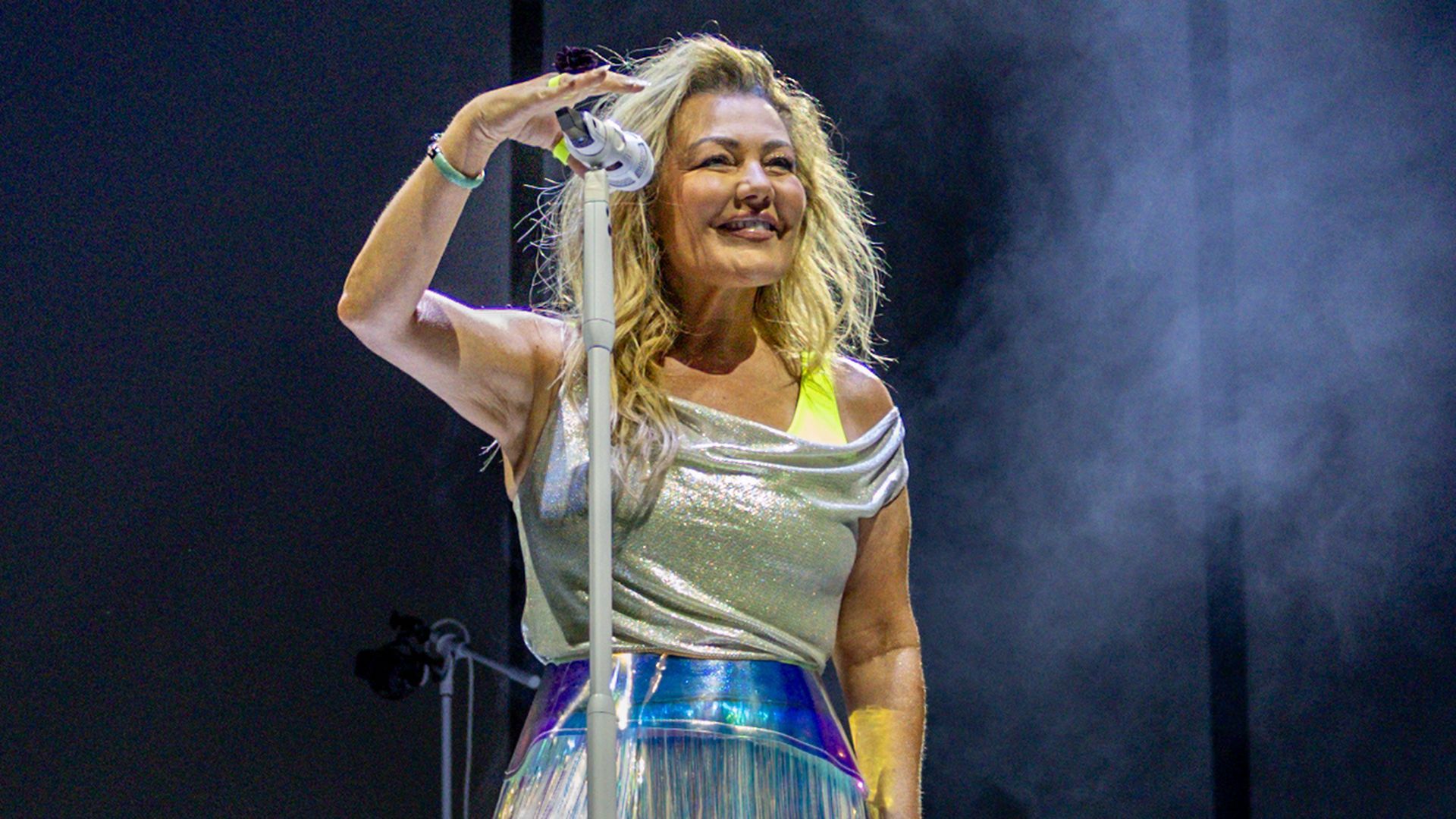 Amaia Montero en uno de sus conciertos junto a la banda
