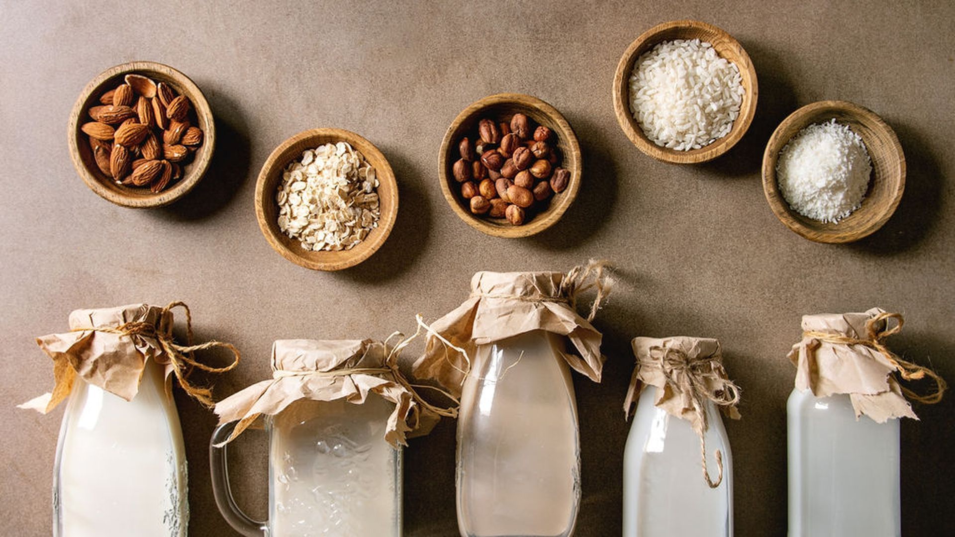 Arroz, avena, almendra o soja: verdades y mentiras de las leches que no son leches Arroz, avena, almendra o soja: verdades y mentiras de las leches que no son leches