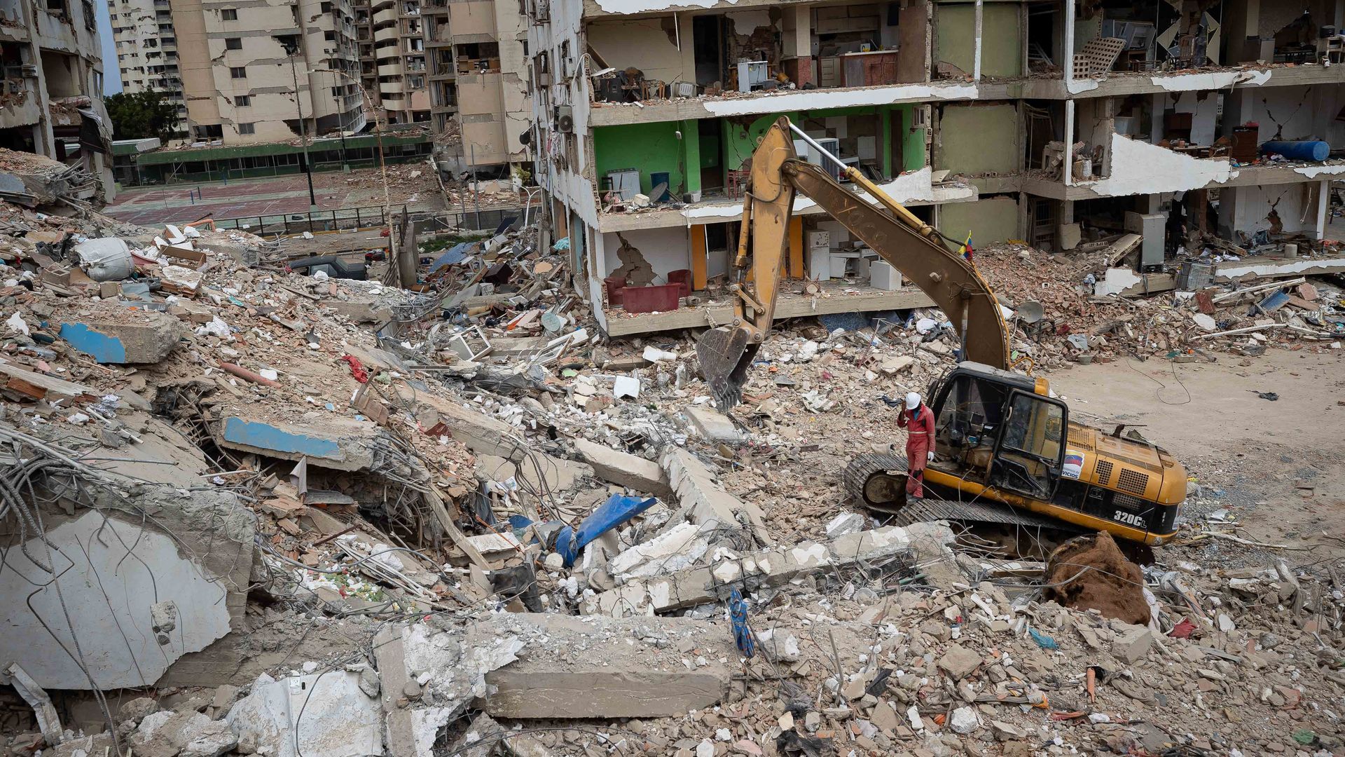 Aumentan a más de 3.300 los muertos por los terremotos en Venezuela Aumentan a más de 3.300 los muertos por los terremotos en Venezuela