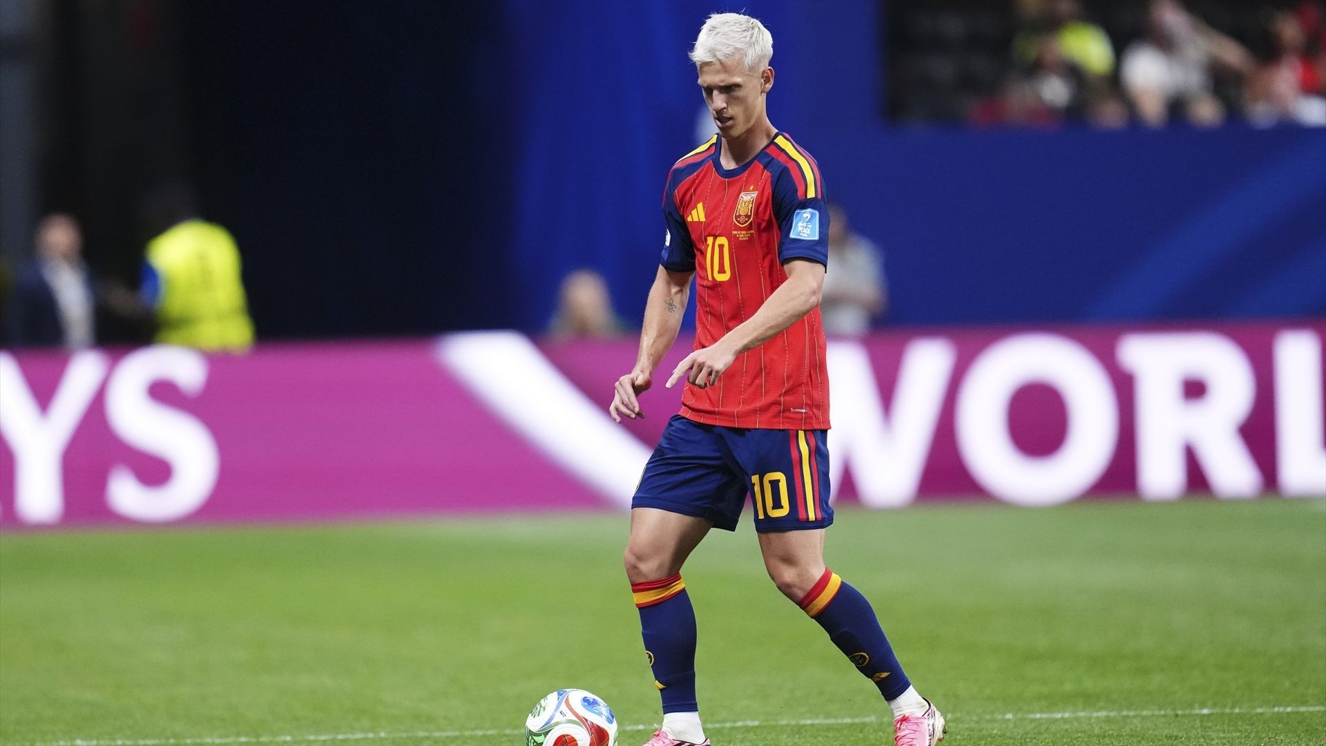 Dani Olmo, durante un partido de España en el Mundial