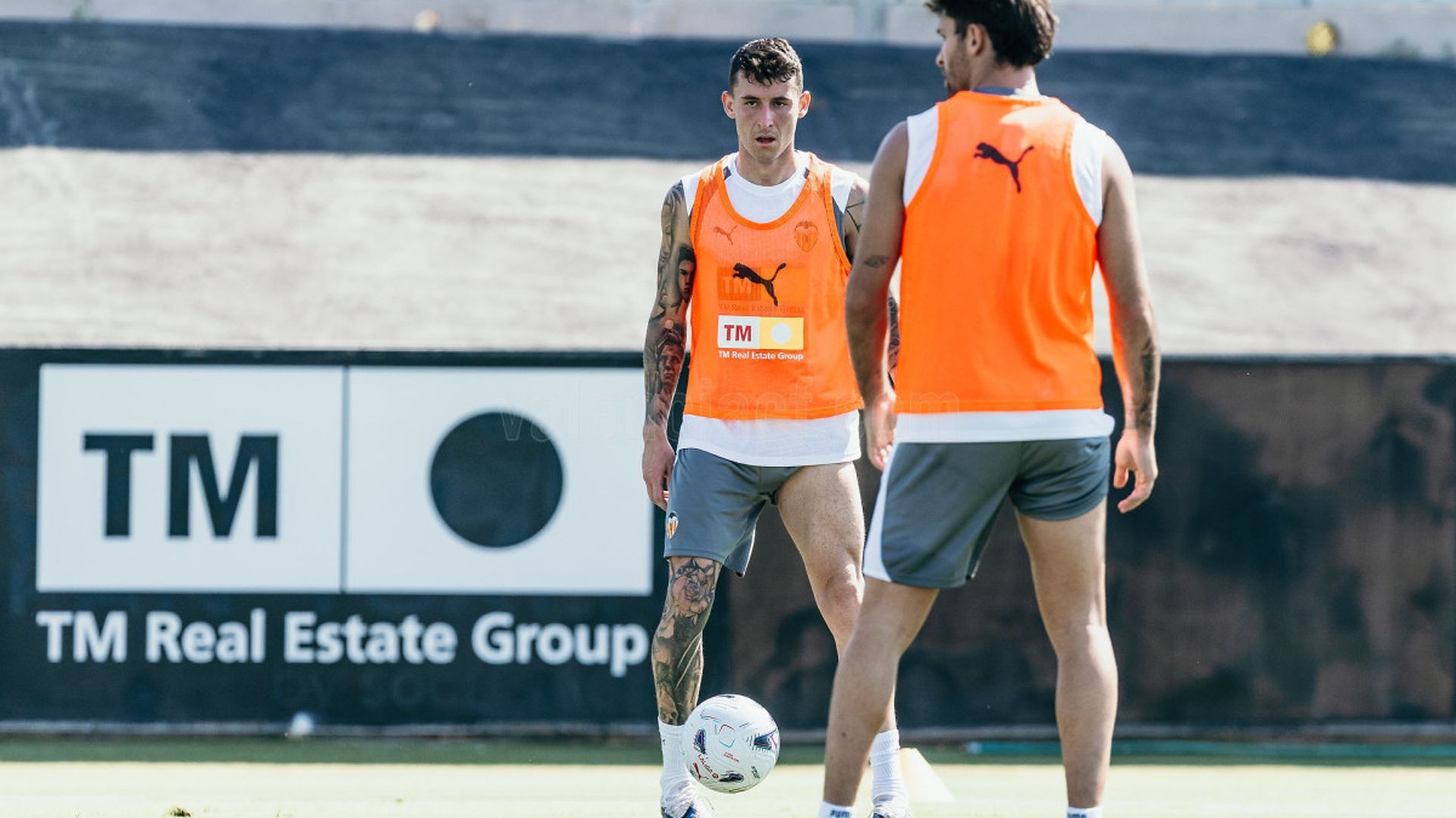 Dani Raba entrenando con el Valencia CF Dani Raba entrenando con el Valencia CF