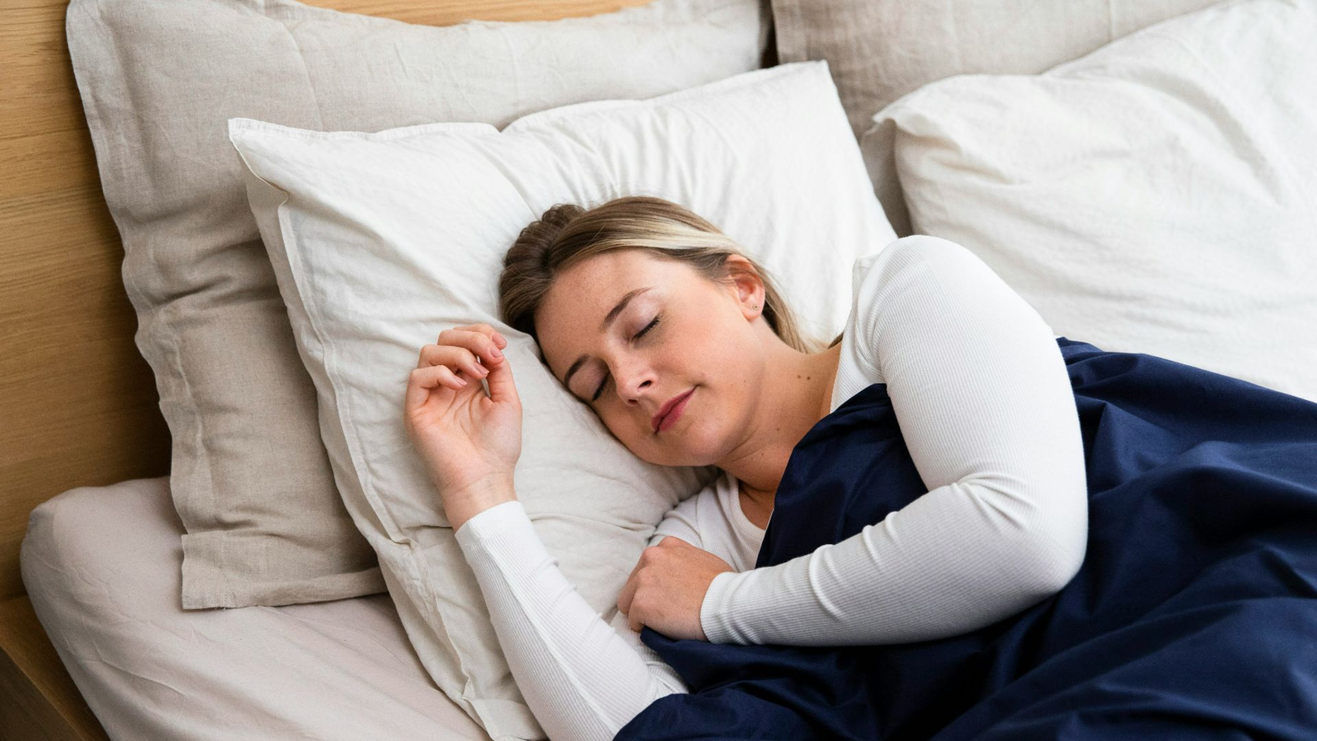 El motivo por el que no conviene guardar el pijama bajo la almohada El motivo por el que no conviene guardar el pijama bajo la almohada