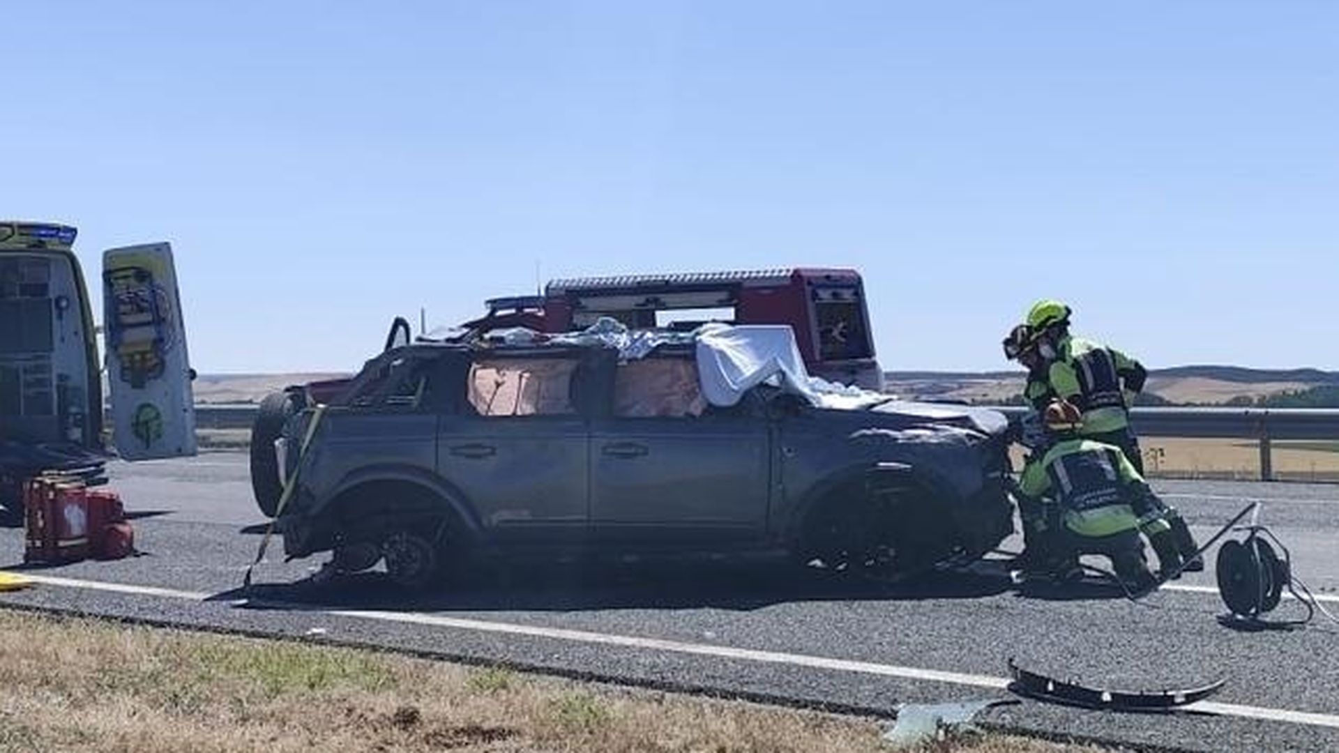 El vehículo que conducía Iván Sanz junto a su familia El vehículo que conducía Iván Sanz junto a su familia