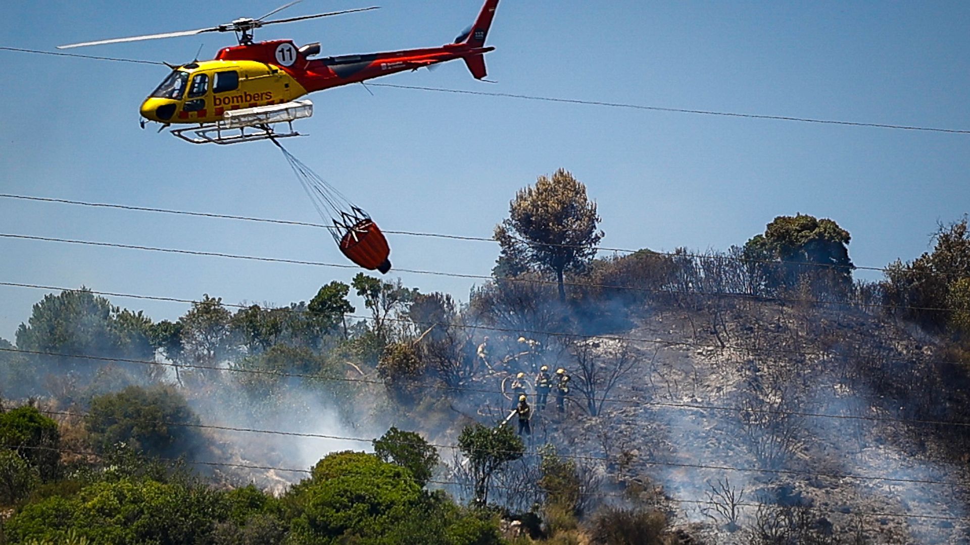 EuropaPress_7624914_helicopteros_incendio_forestal_26_junio_2026_tiana_barcelona_catalunya EuropaPress_7624914_helicopteros_incendio_forestal_26_junio_2026_tiana_barcelona_catalunya