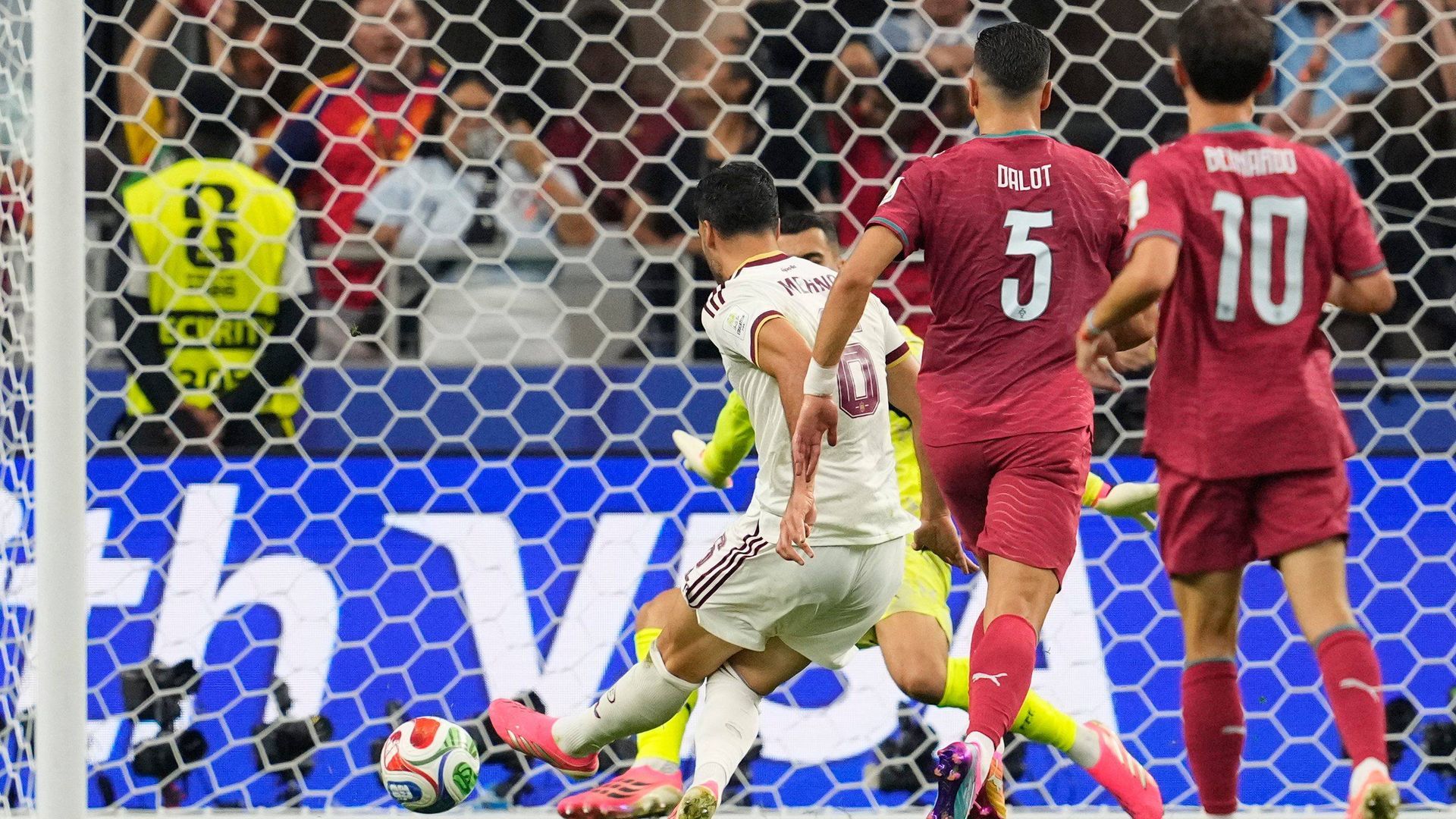 Gol de Mikel Merino a Portugal