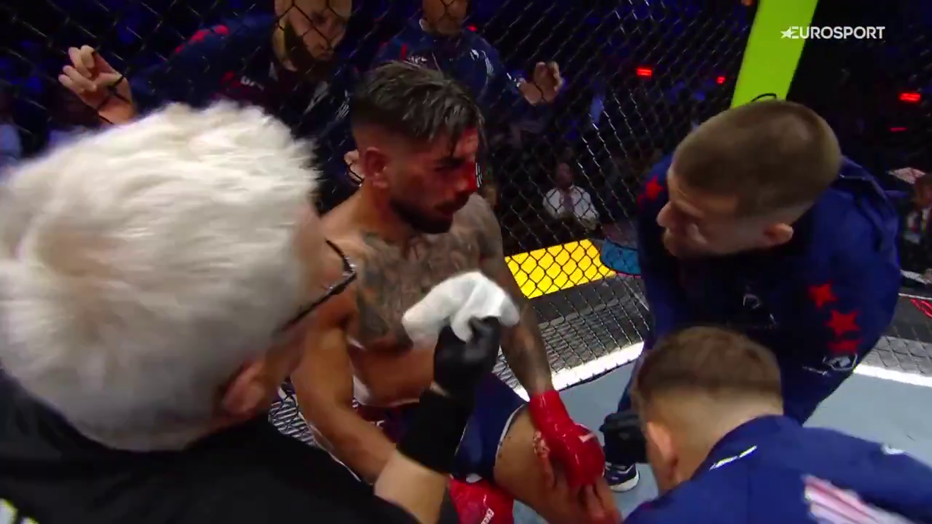 Ilia Topuria momentos antes de abandonar frente a Justin Gaethje en el UFC 250 Ilia Topuria momentos antes de abandonar frente a Justin Gaethje en el UFC 250