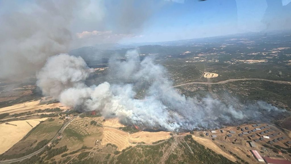 Cataluña se enfrenta a tres incendios "simultáneos" e "importantes" que ya han obligado a confinar a 40.000 personas