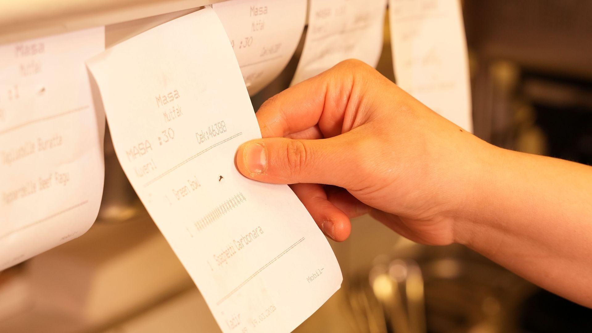 Insultan a una clienta celíaca en el ticket de la cuenta de un bar en Jaén: "una tonta celi" Insultan a una clienta celíaca en el ticket de la cuenta de un bar en Jaén: "una tonta celi"