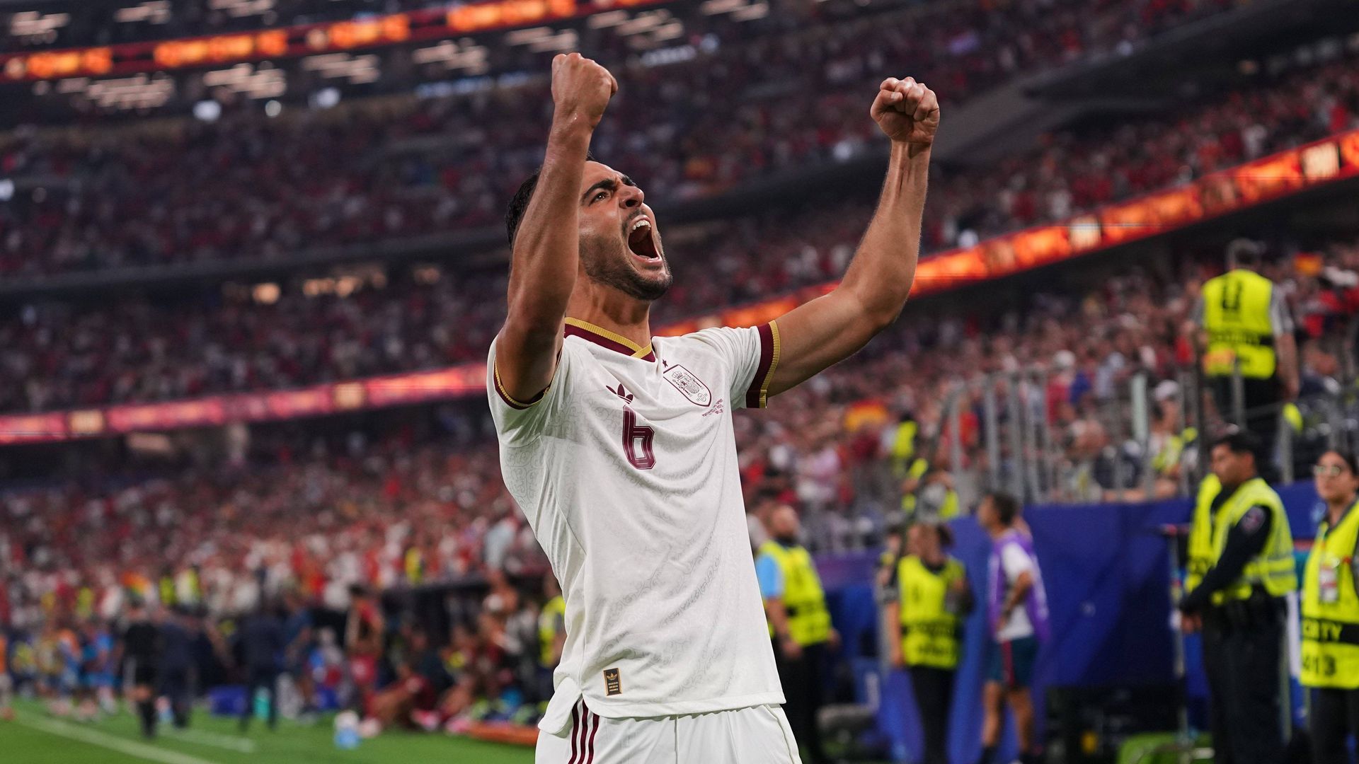Mikel Merino celebra su gol frente a Portugal Mikel Merino celebra su gol frente a Portugal