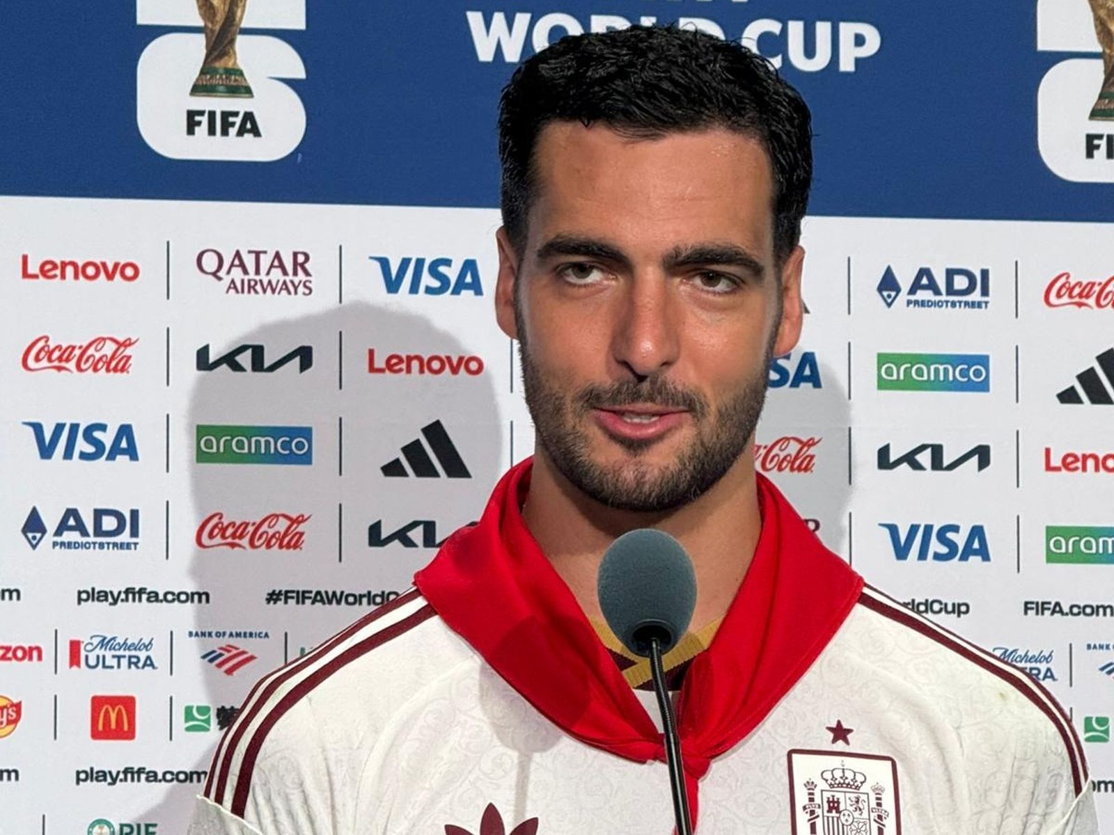 Mikel Merino, en zona mixta