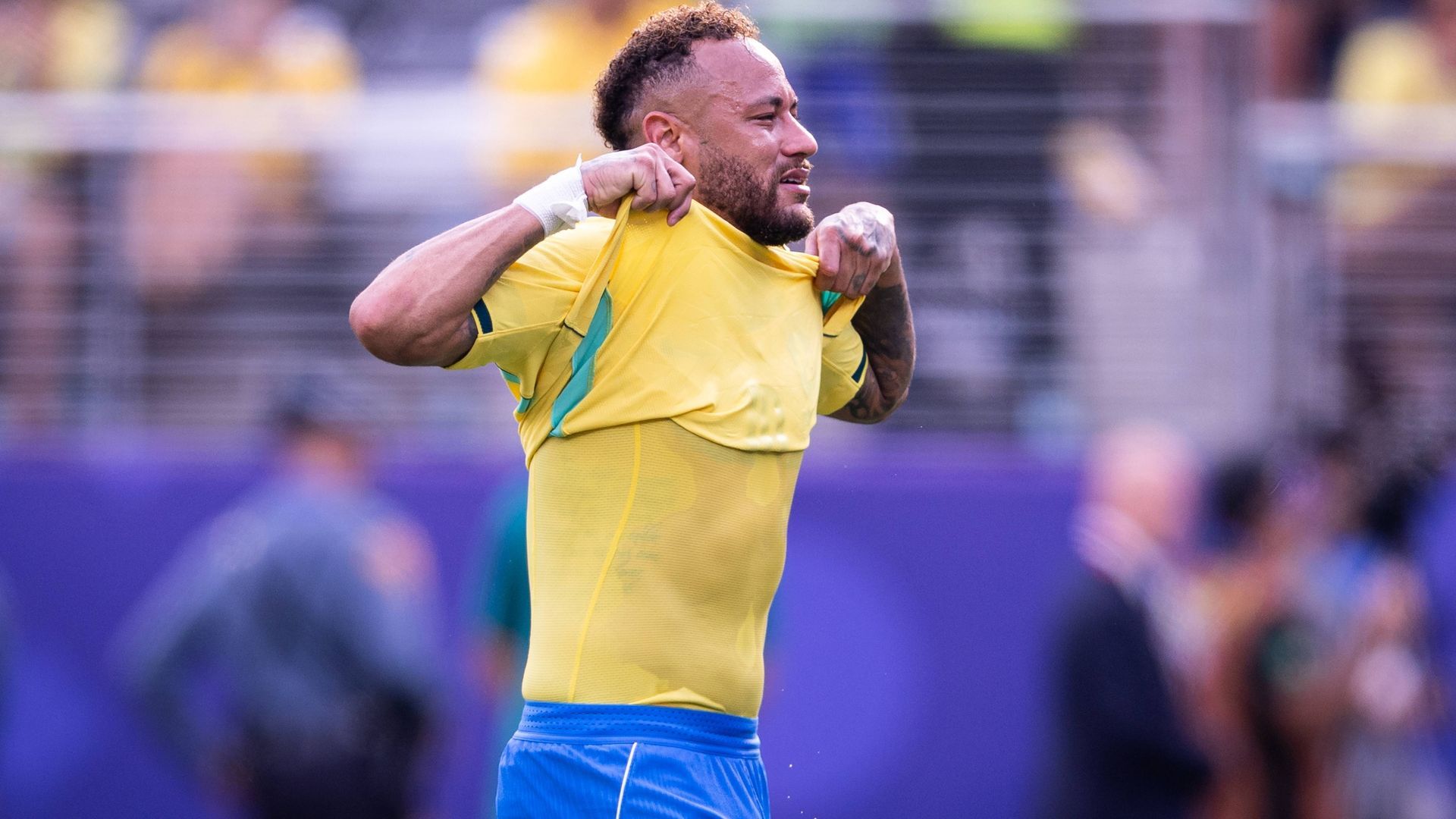 Neymar llora tras la eliminación de Brasil ante Noruega