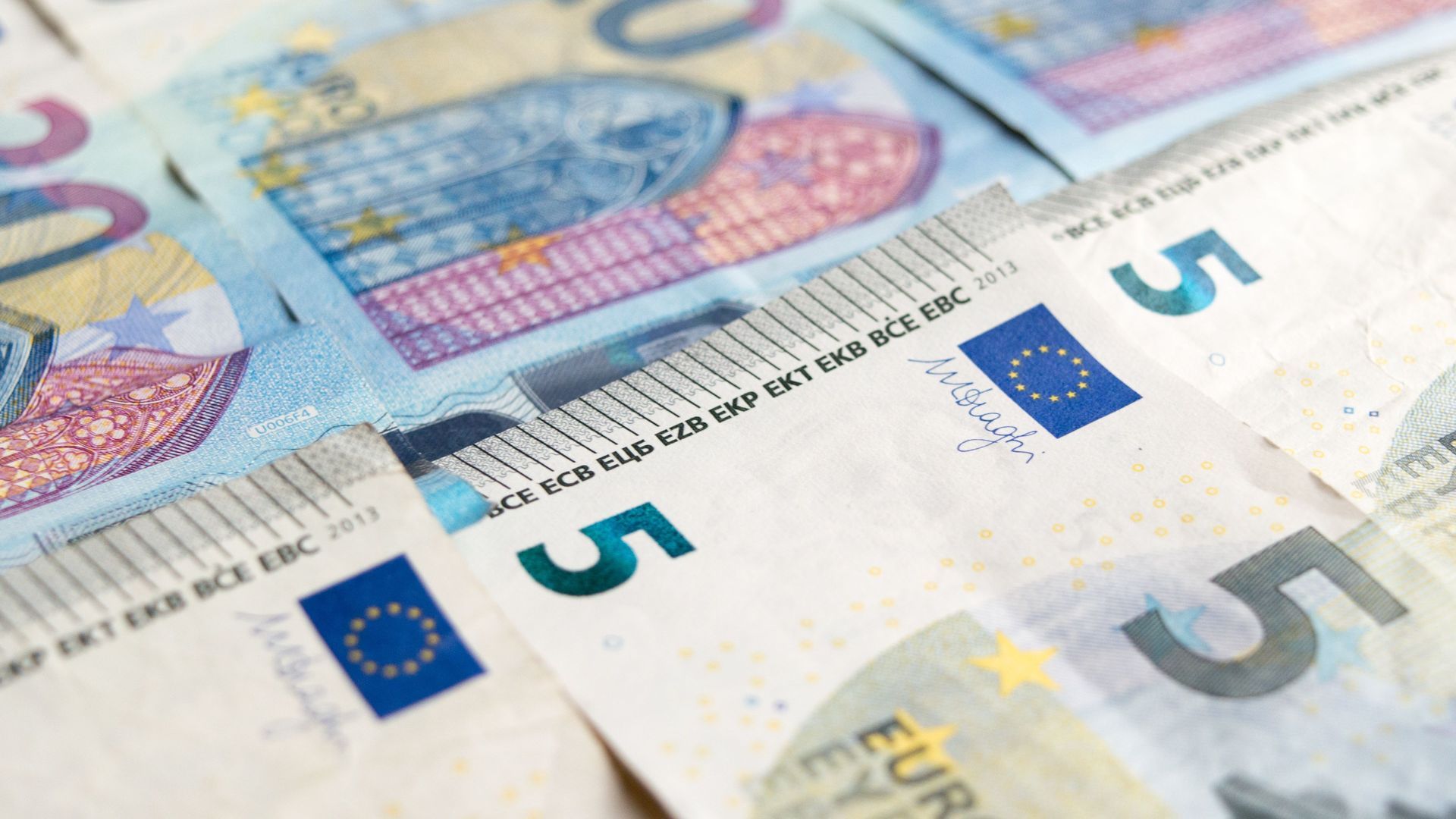 Una mujer admite que le robó los 300.000 euros del premio de Lotería a su madre para evitar compartirlo con sus hermanos Una mujer admite que le robó los 300.000 euros del premio de Lotería a su madre para evitar compartirlo con sus hermanos