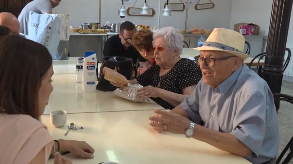 Los evacuados por el incendio de Soneja, en Castellón, relatan una noche con "mucho miedo"