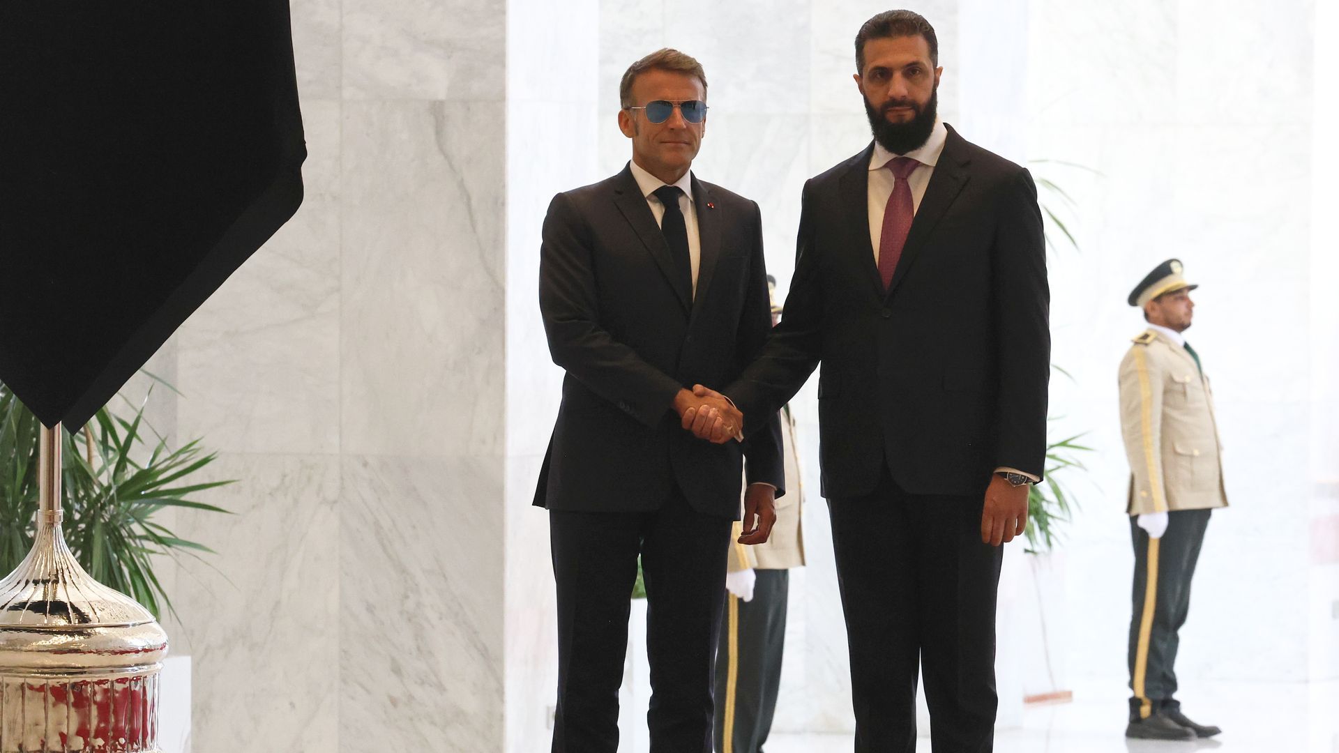 18 heridos por la explosión de dos bombas cerca del hotel en el que se aloja Emmanuel Macron en Damasco 18 heridos por la explosión de dos bombas cerca del hotel en el que se aloja Emmanuel Macron en Damasco