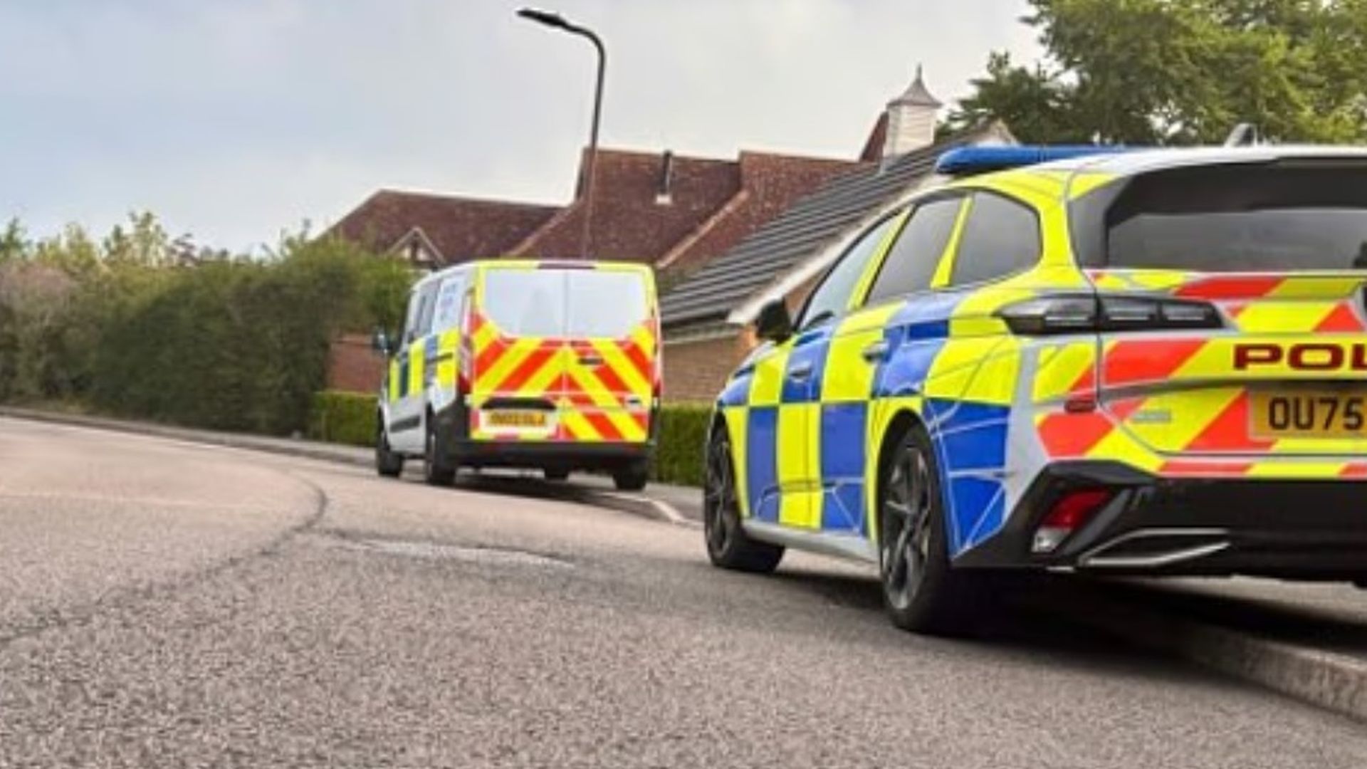 Búsqueda internacional del sospechoso de la muerte de una madre y sus dos hijos en Inglaterra Búsqueda internacional del sospechoso de la muerte de una madre y sus dos hijos en Inglaterra