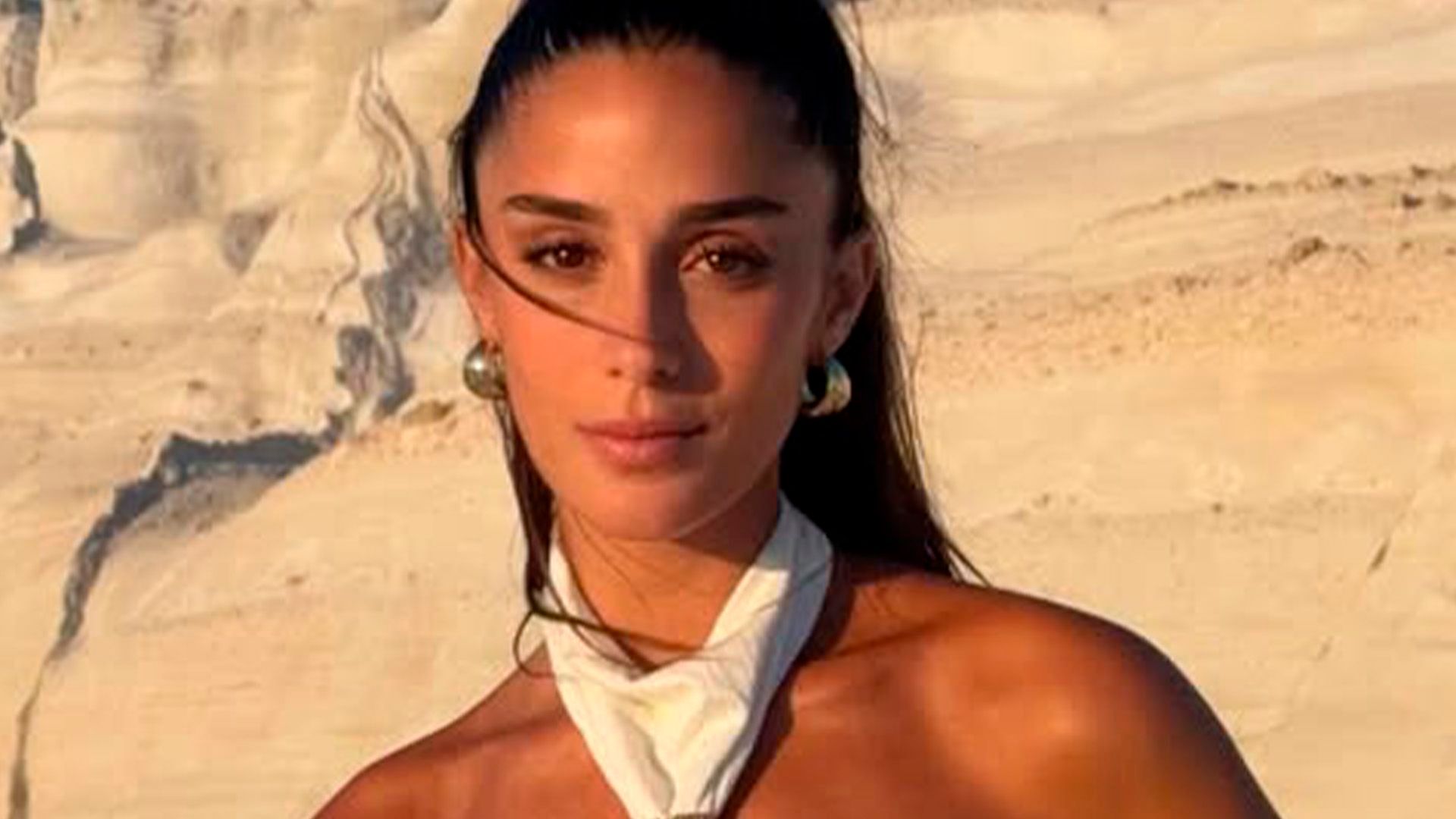 El espectacular posado de Claudia Martínez, sin ropa, en la semana 31 de embarazo