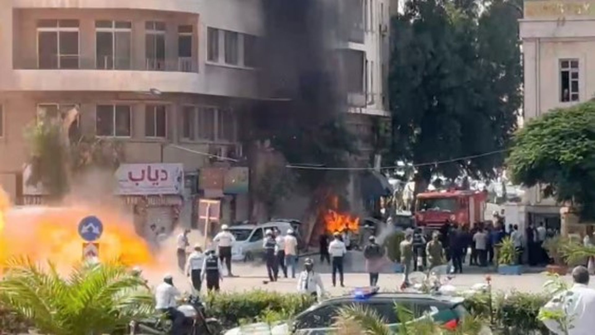 Explosión en la capital de Siria durante la visita oficial de Macron. Explosión en la capital de Siria durante la visita oficial de Macron.