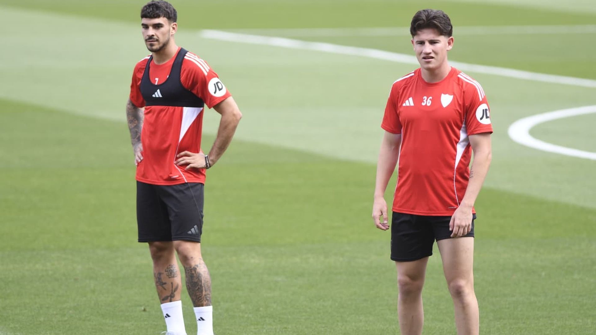 Isaac Romero y Oso, en el entrenamiento previo al Sevilla-Espanyol