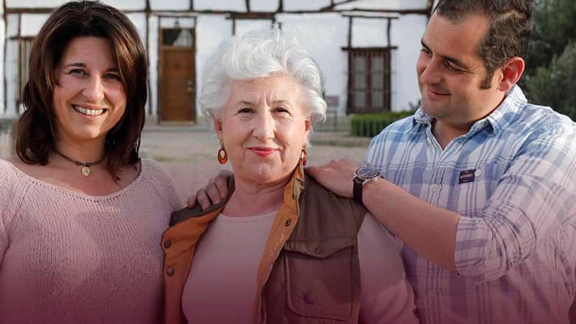 Iván Sanz Cid, junto a su madre, Mari Luz Cid, y su hermana, Belén Iván Sanz Cid, junto a su madre, Mari Luz Cid, y su hermana, Belén