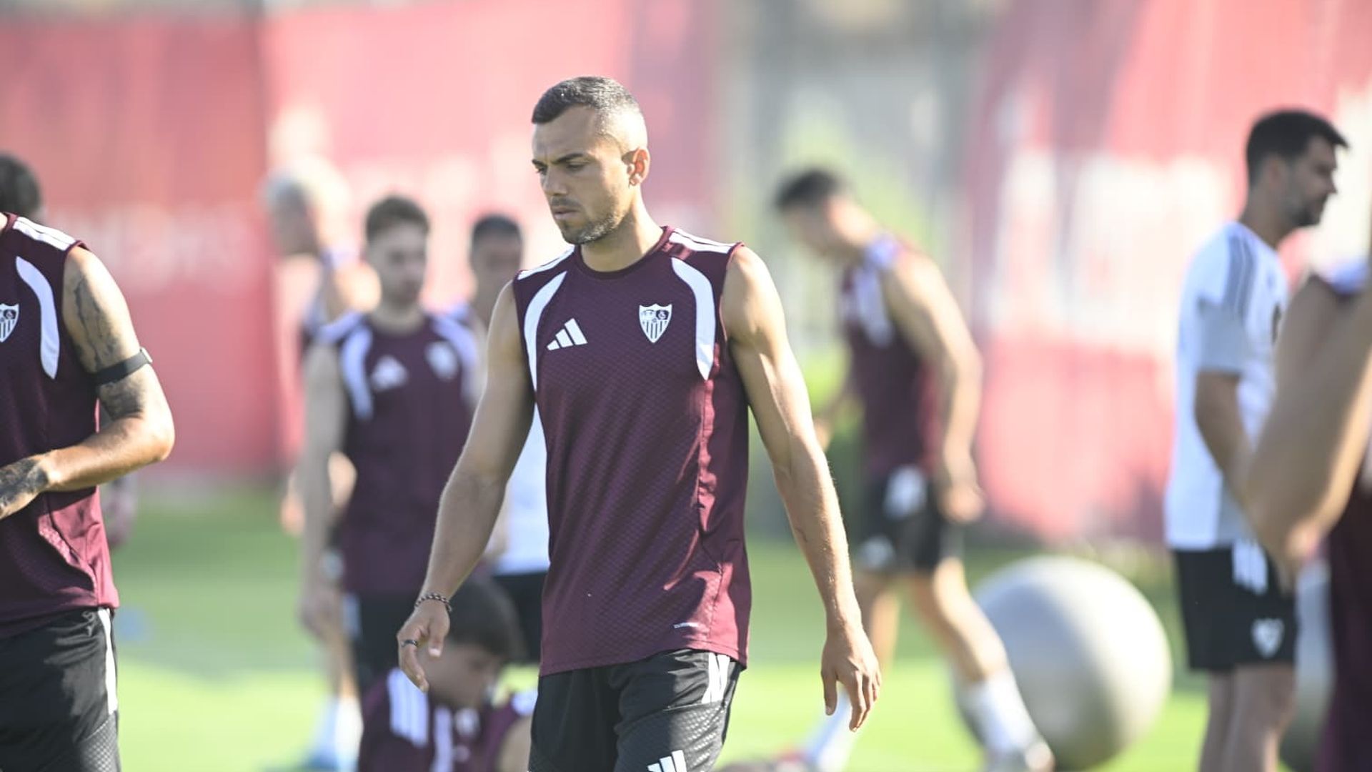 Joan Jordán, en la primera sesión del Sevilla Joan Jordán, en la primera sesión del Sevilla