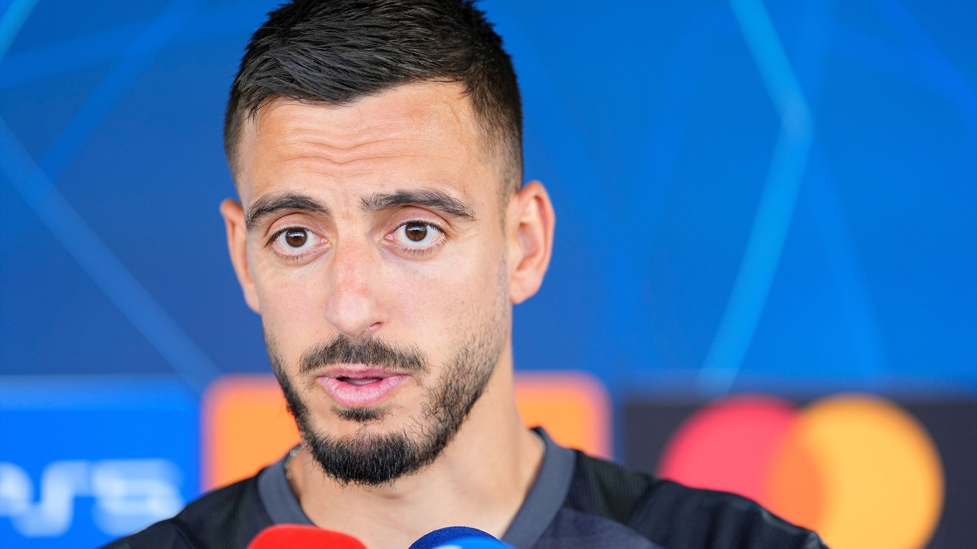 Joselu Mato, ante los medios