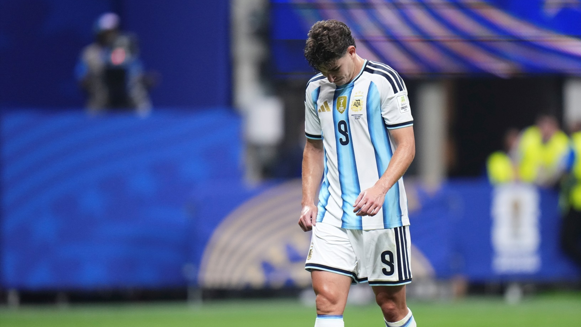 Julián Álvarez, cabizbajo durante el Argentina-Egipto Julián Álvarez, cabizbajo durante el Argentina-Egipto