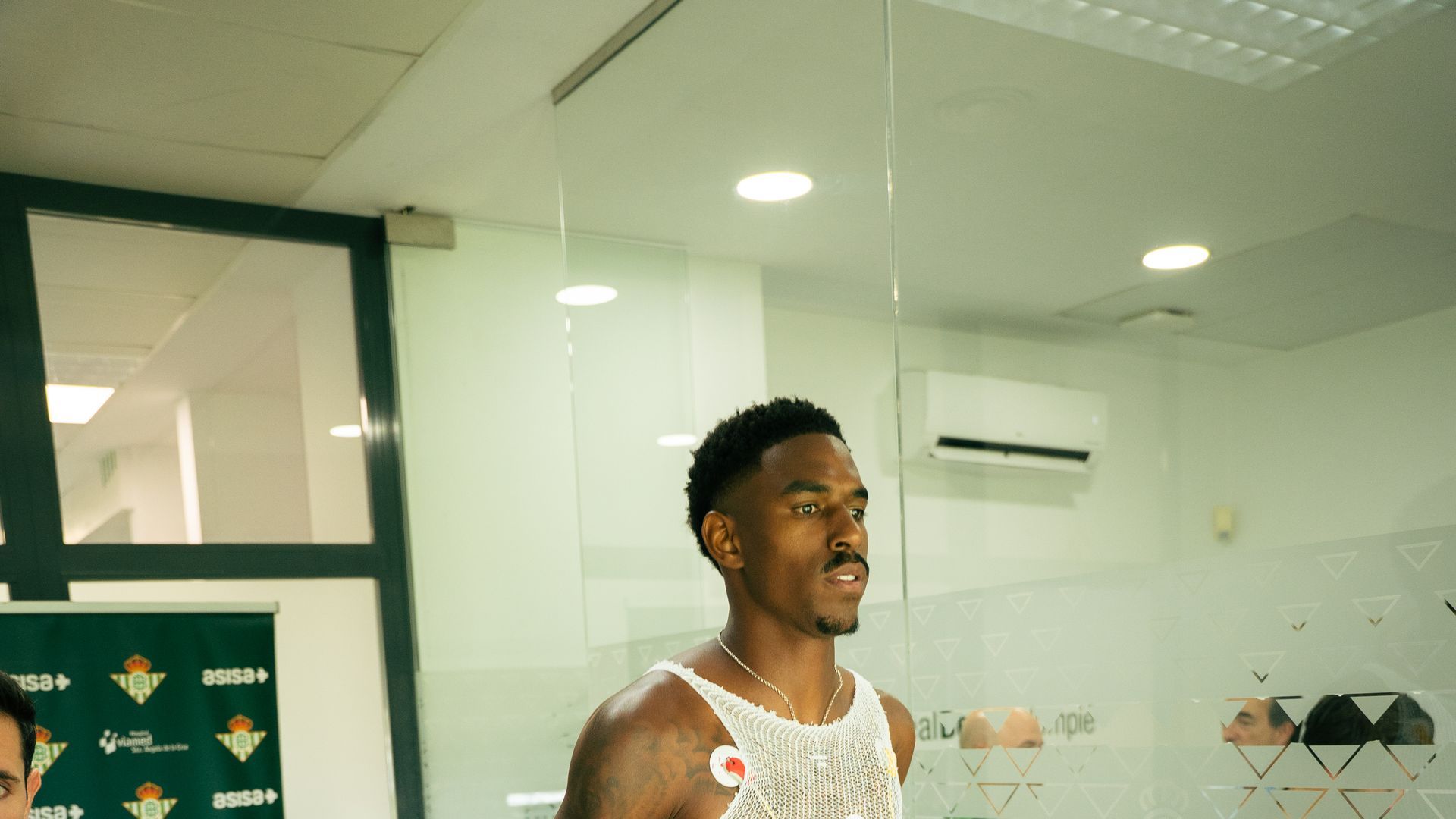 Junior Firpo, en los reconocimientos del Betis