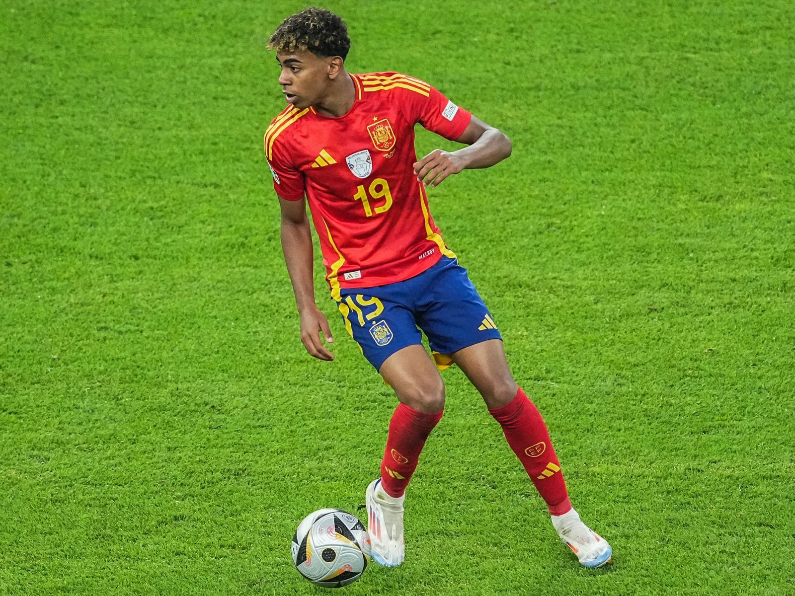 Lamine Yamal con la camiseta de la Selección Española