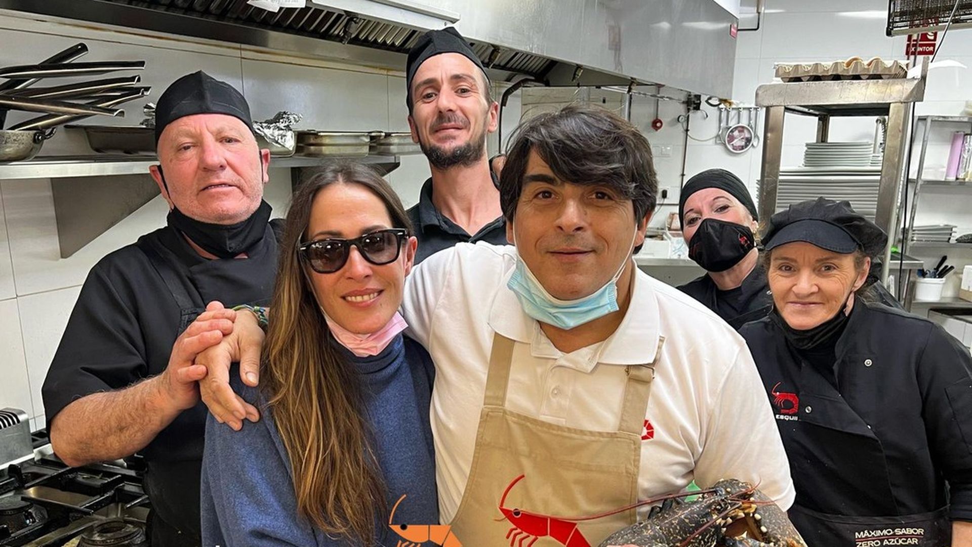 Malú en el restaurante La esquina