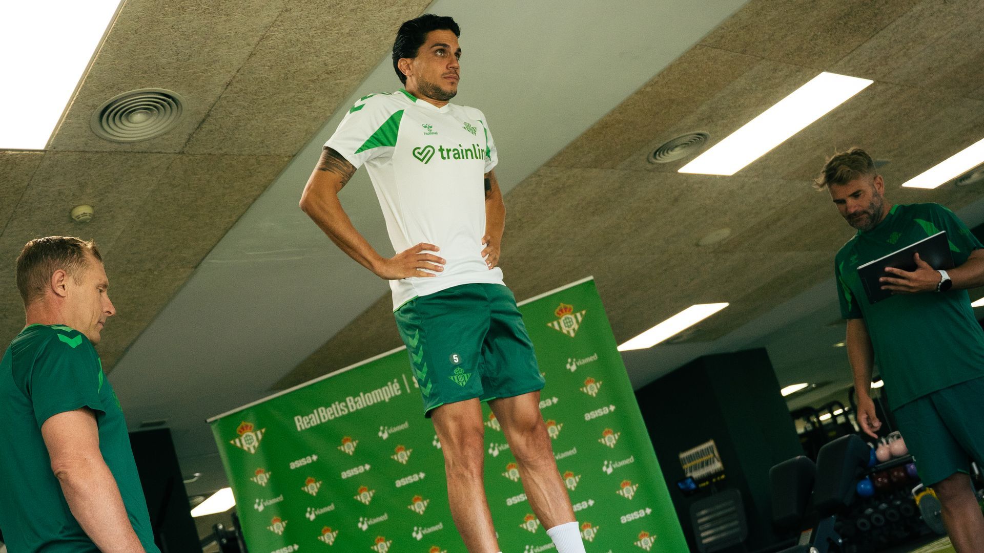 Marc Bartra, en los reconocimientos del Betis Marc Bartra, en los reconocimientos del Betis