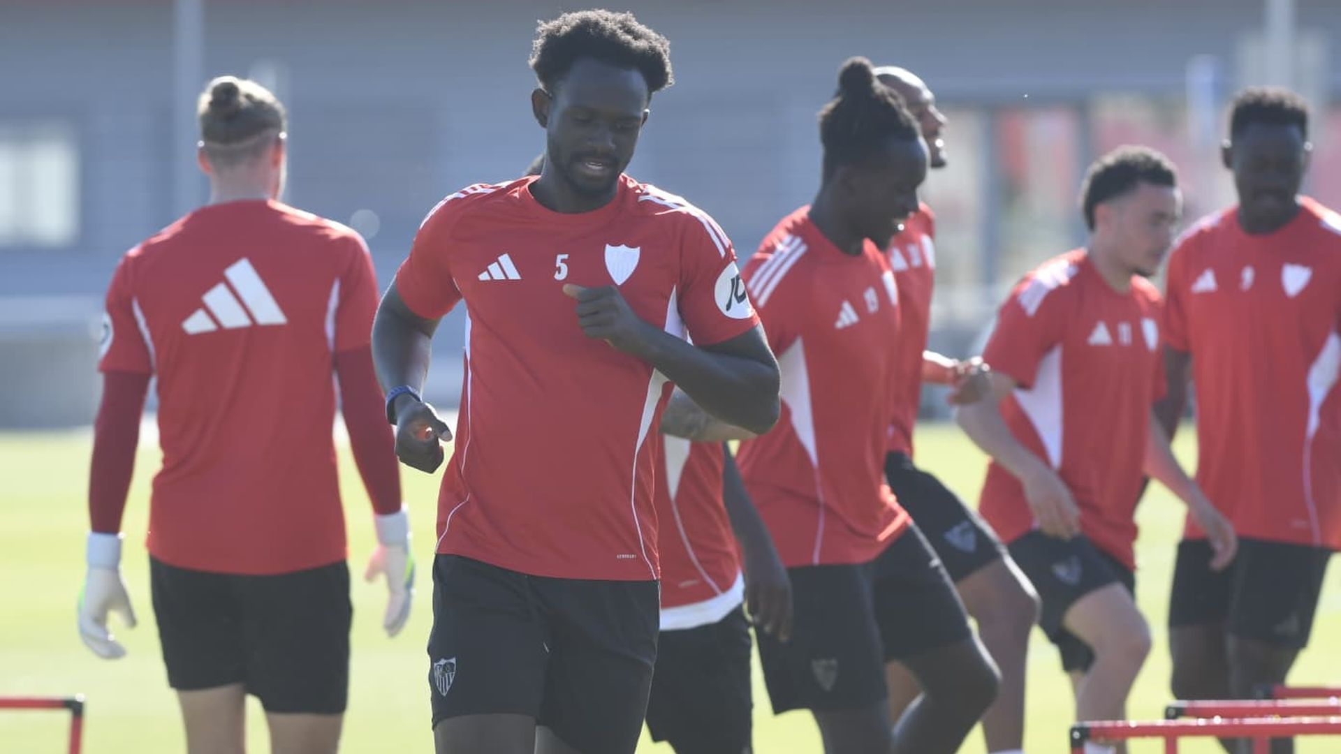 Nianzou, en el entrenamiento del Sevilla de este miércoles Nianzou, en el entrenamiento del Sevilla de este miércoles